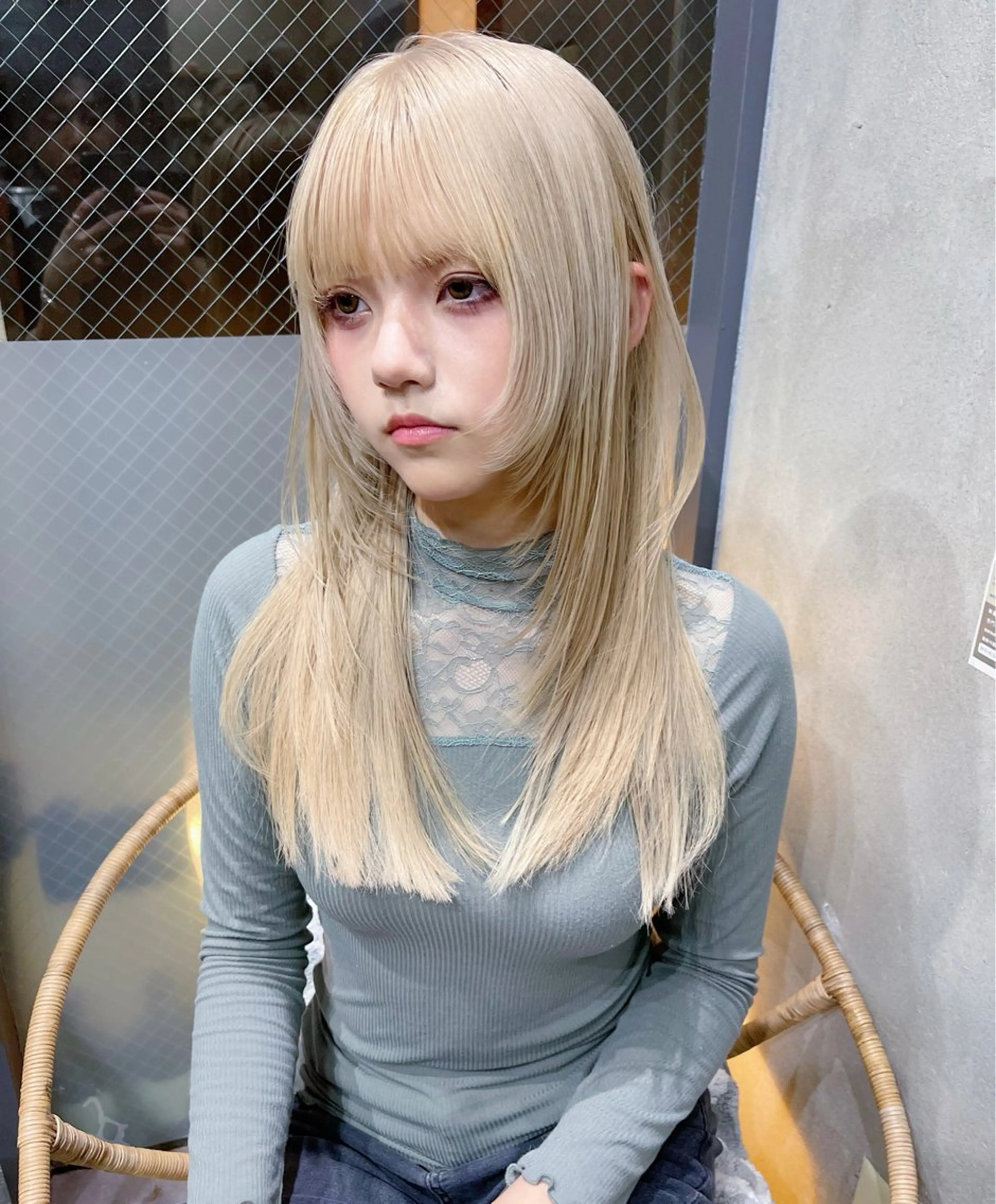 セミロング カラー ベージュカラー ホワイトベージュ レイヤーカット AiM 大名　似合わせカットのヘアスタイル