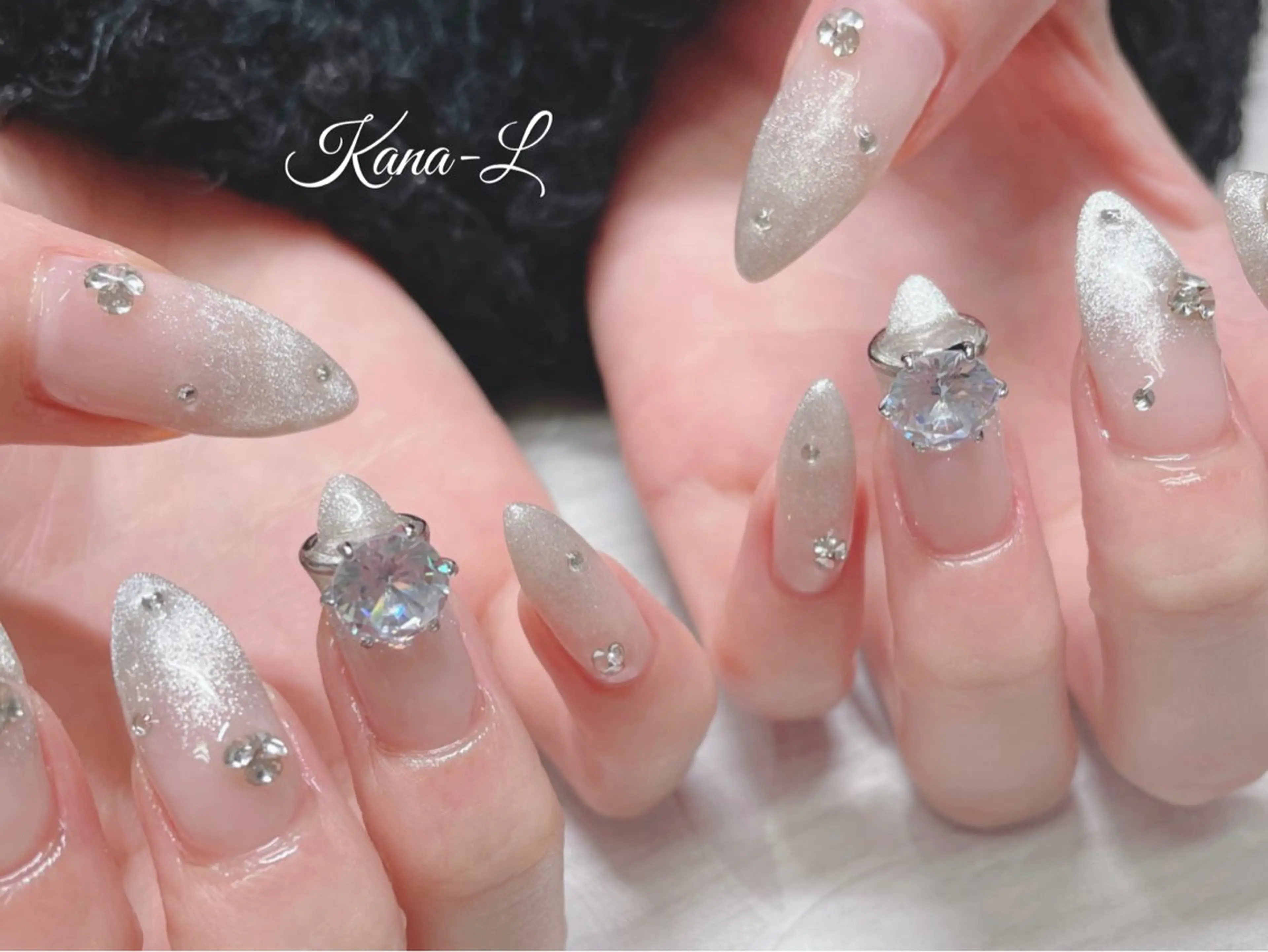 ネイル ジェルネイル グラデーション パラジェル ストーンネイル 芦辺 香奈のネイルデザイン