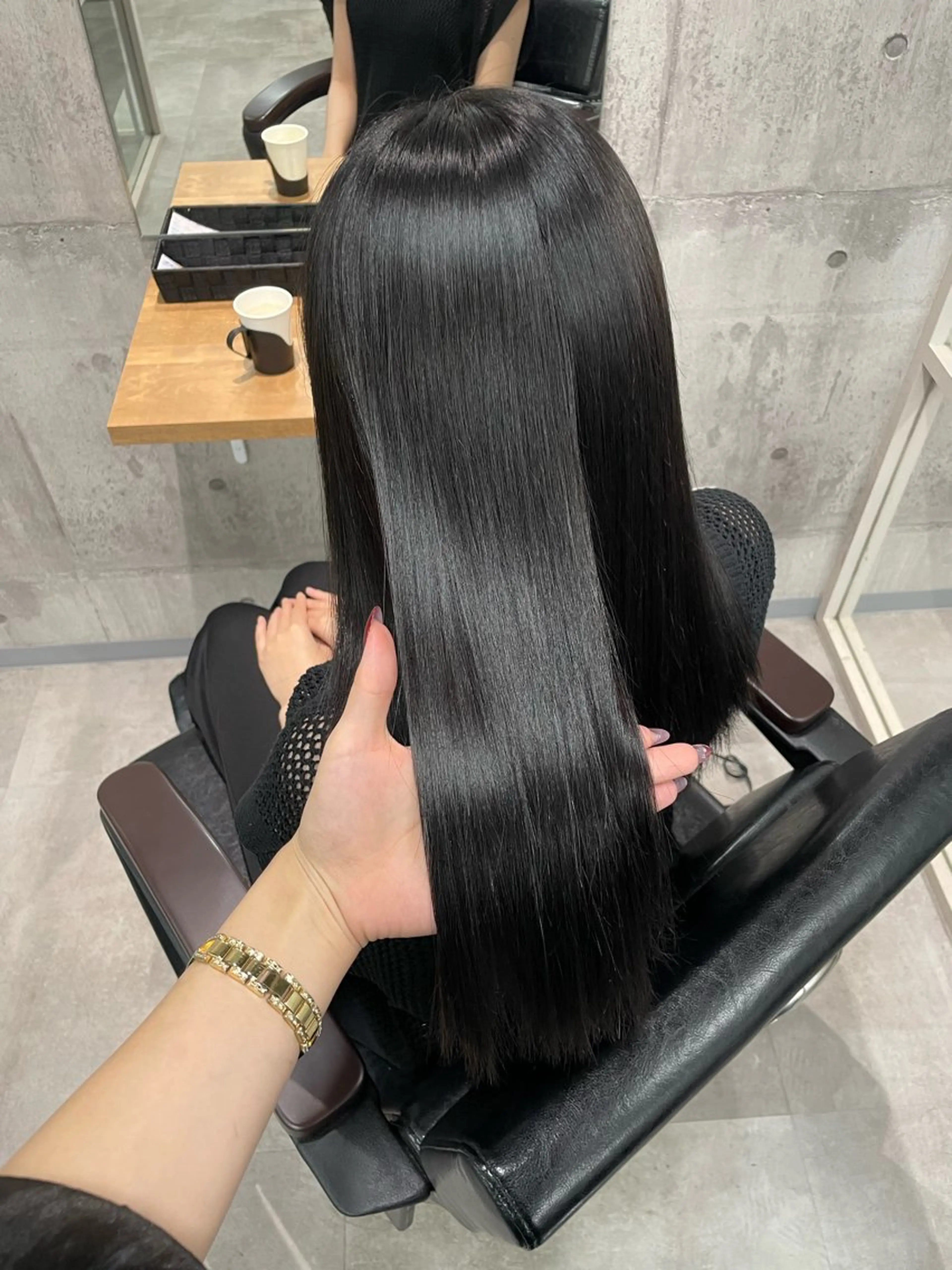 ロング ayano /レイヤー/艶カラーのヘアスタイル