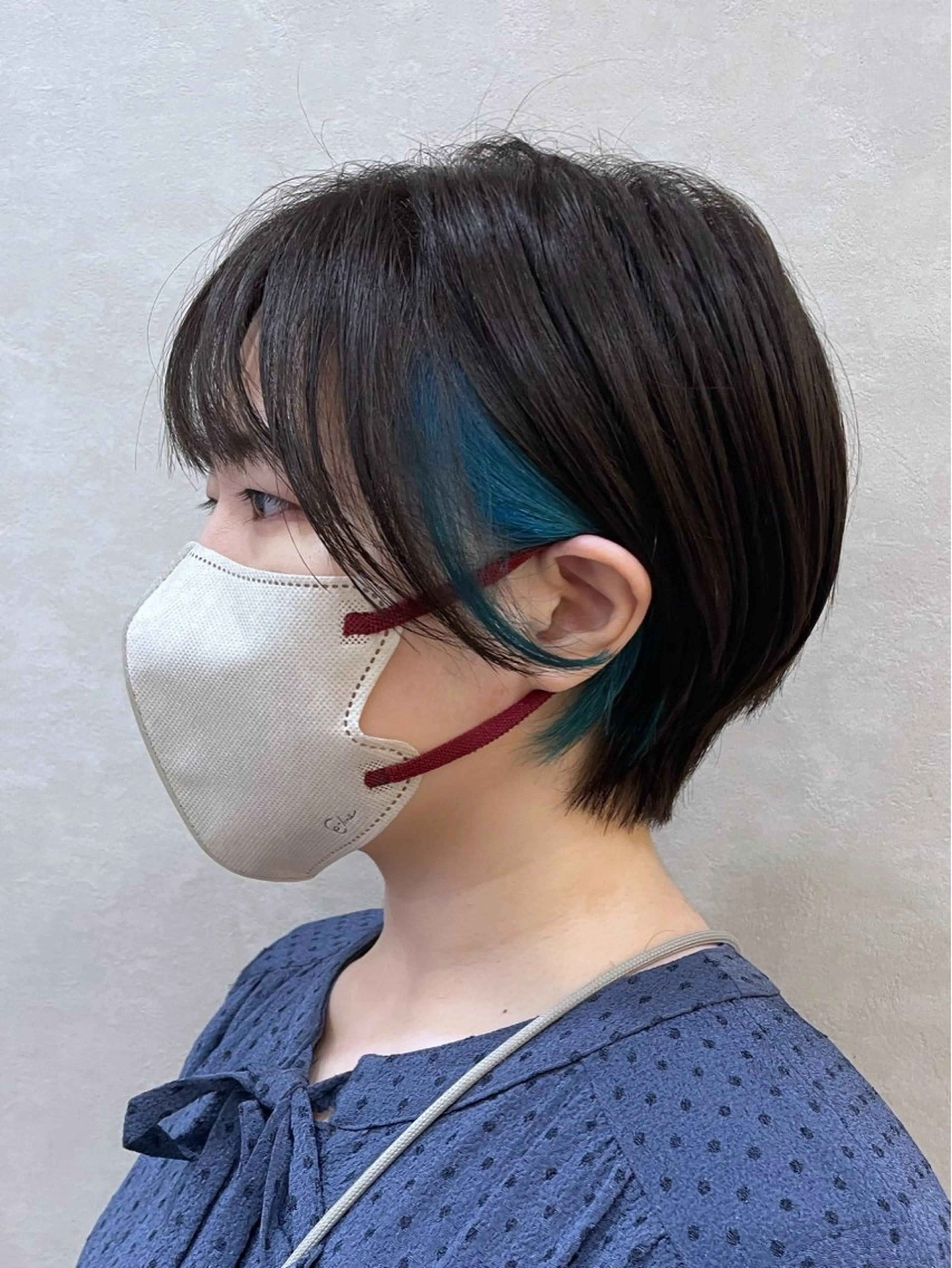 ショート カラー アッシュ アッシュブラウン ブリーチ ブラウンカラー イヤリングカラー 小川 泉美のヘアスタイル