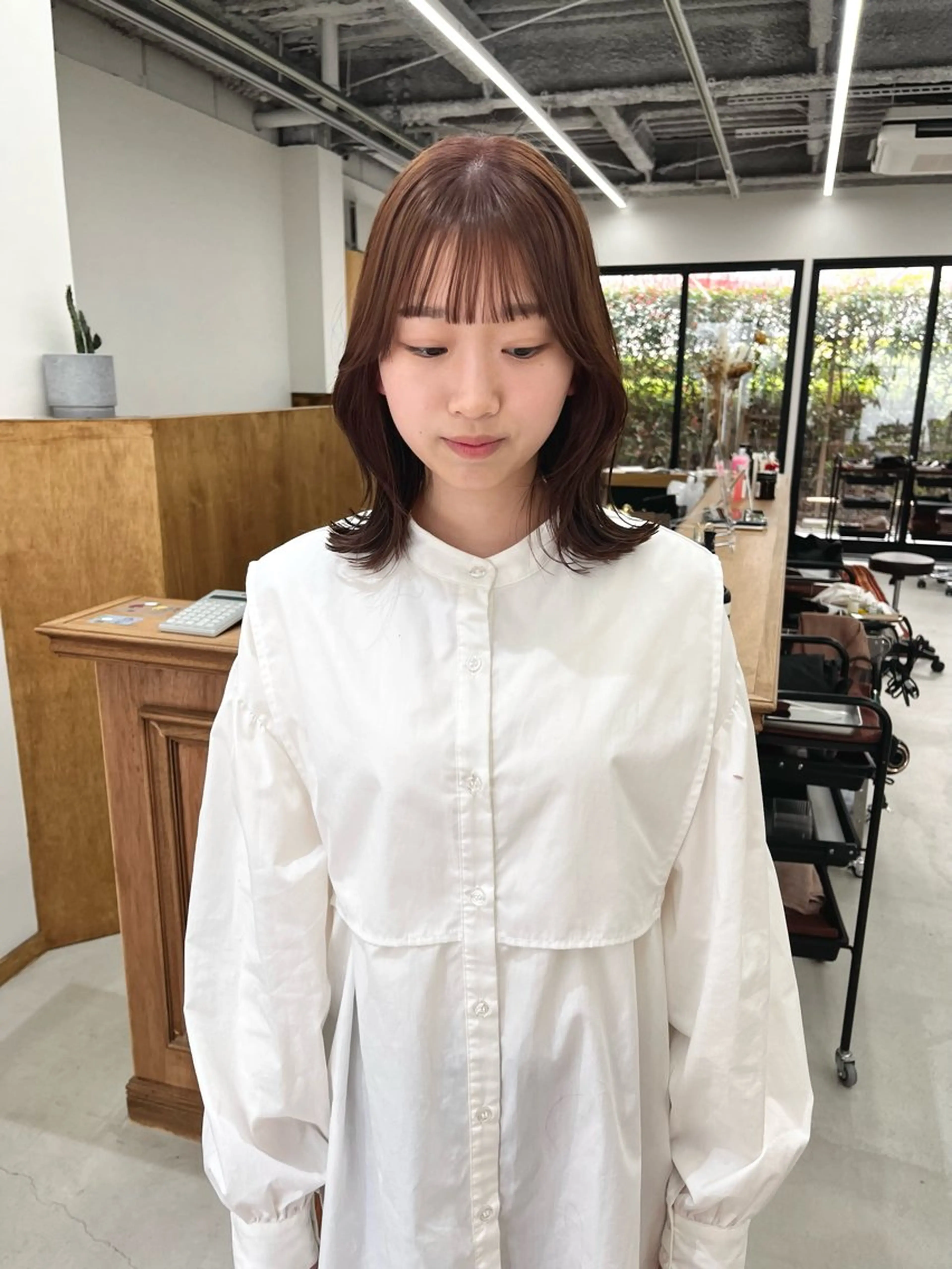 ミディアム カラー ヘアアレンジ ブリーチ ダブルカラー ブリーチなしカラー くびれヘア サイドバング ena/ブリーチなし 透明感・レイヤー🎀のヘアスタイル