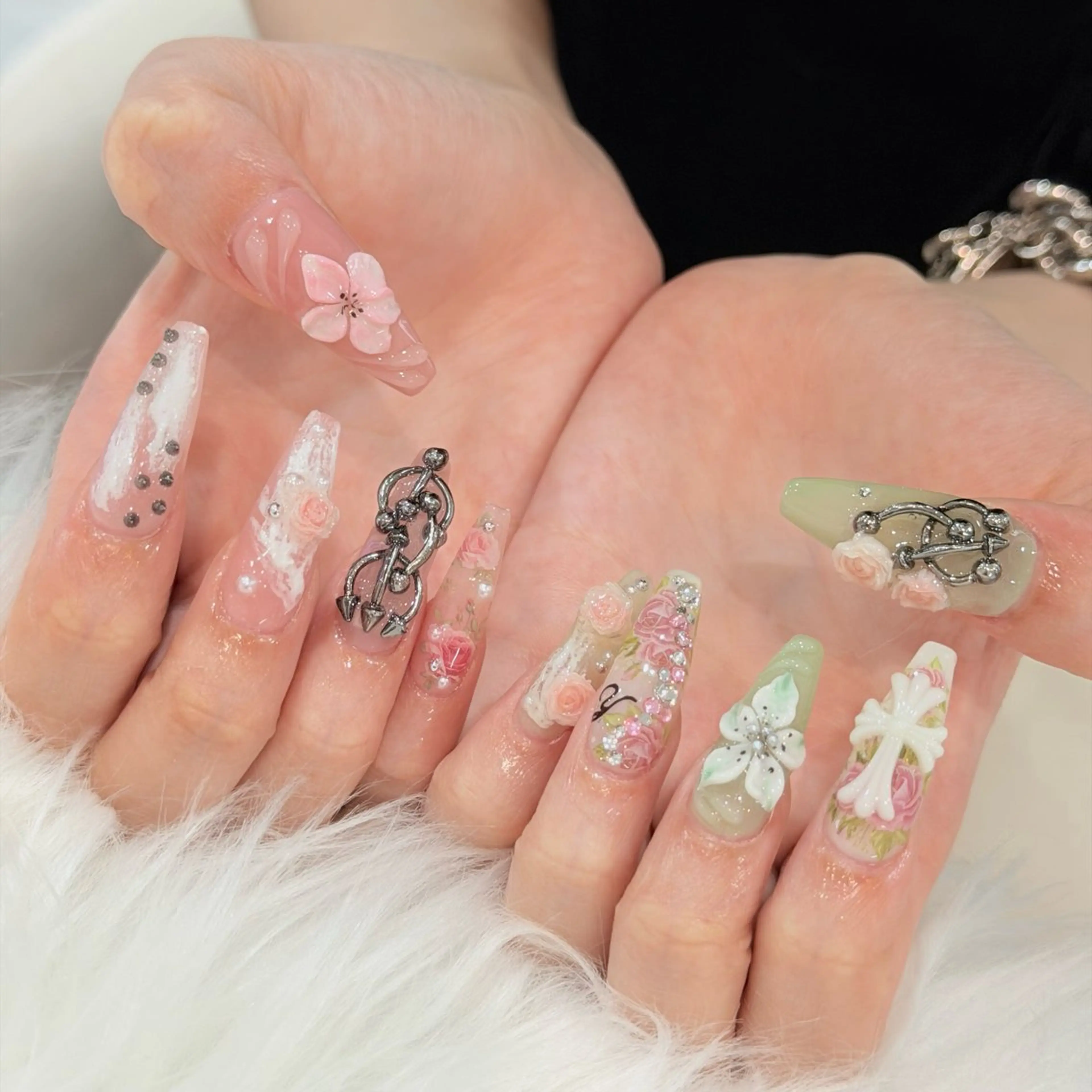 ネイル アートネイル オーロラネイル フレンチネイル ジェルネイル グラデーション ハンドネイル Luci Nailのネイルデザイン