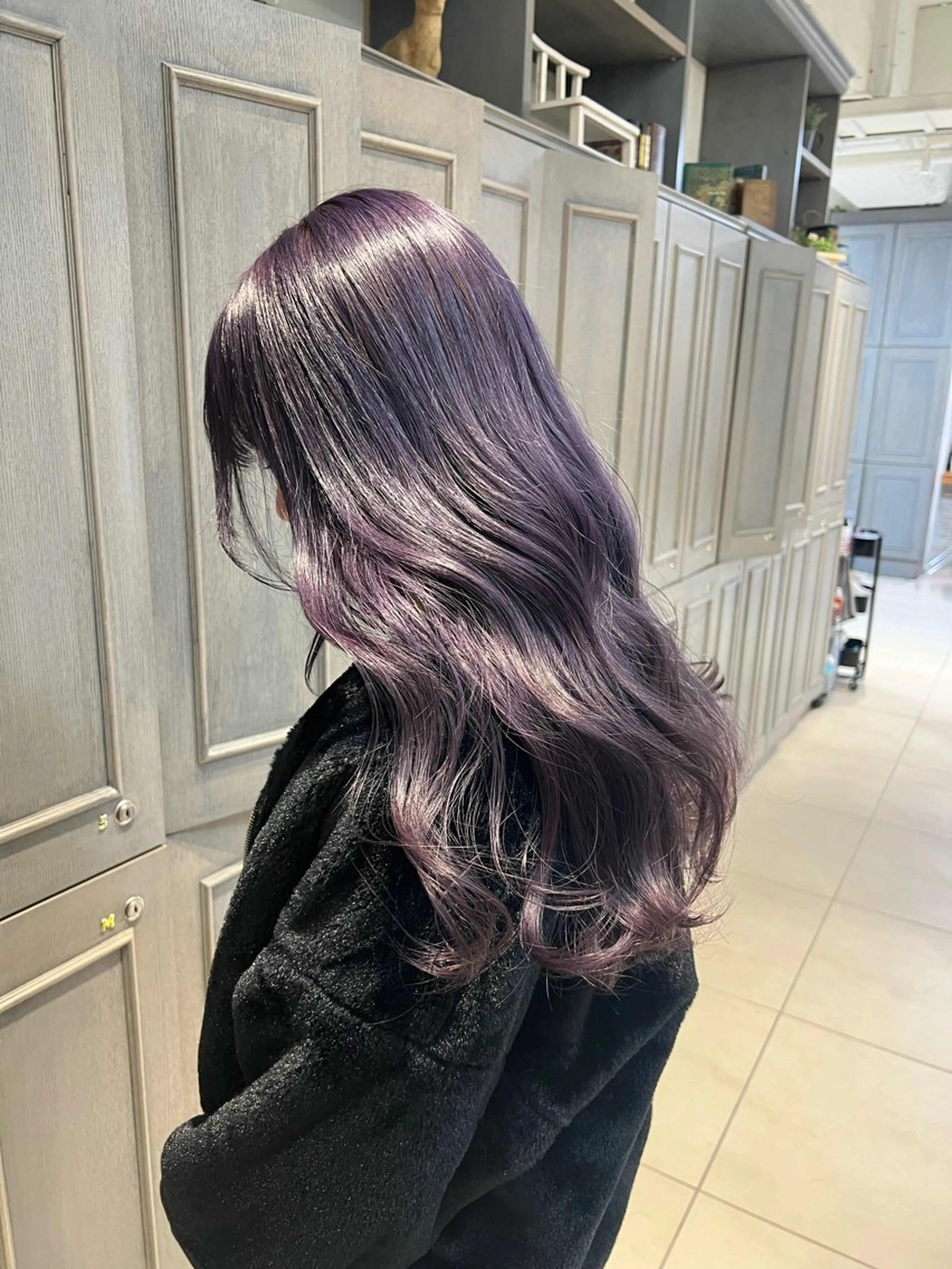 ロング カラー パーマ ヘアアレンジ ブリーチ ラベンダーカラー シルバー charme【 シャルム 】所属・ボブ/レイヤー/ nanamiのヘアスタイル