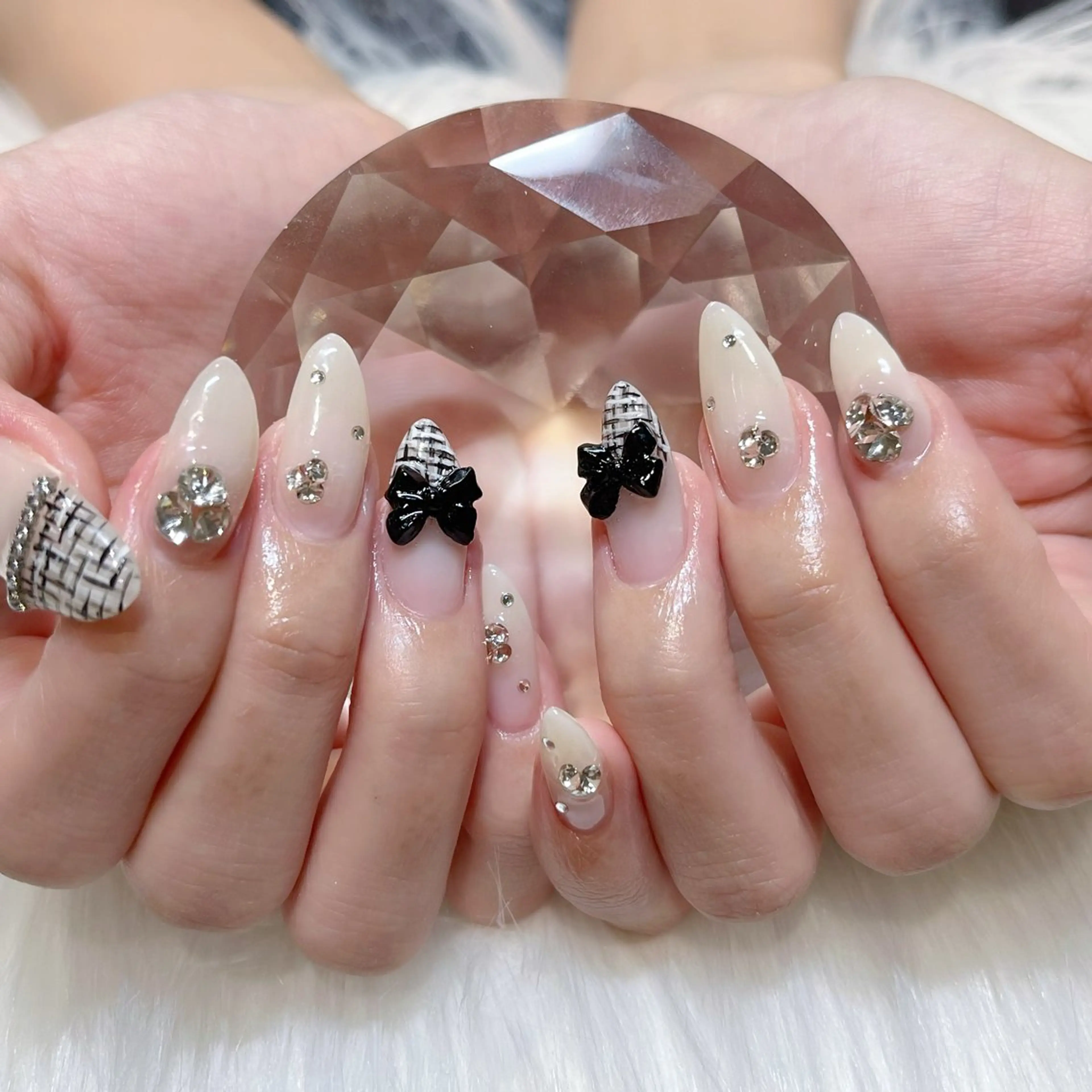 ネイル アートネイル ガーリー 韓国ネイル 持ち込み ツイードネイル KOKONA 🎀のネイルデザイン