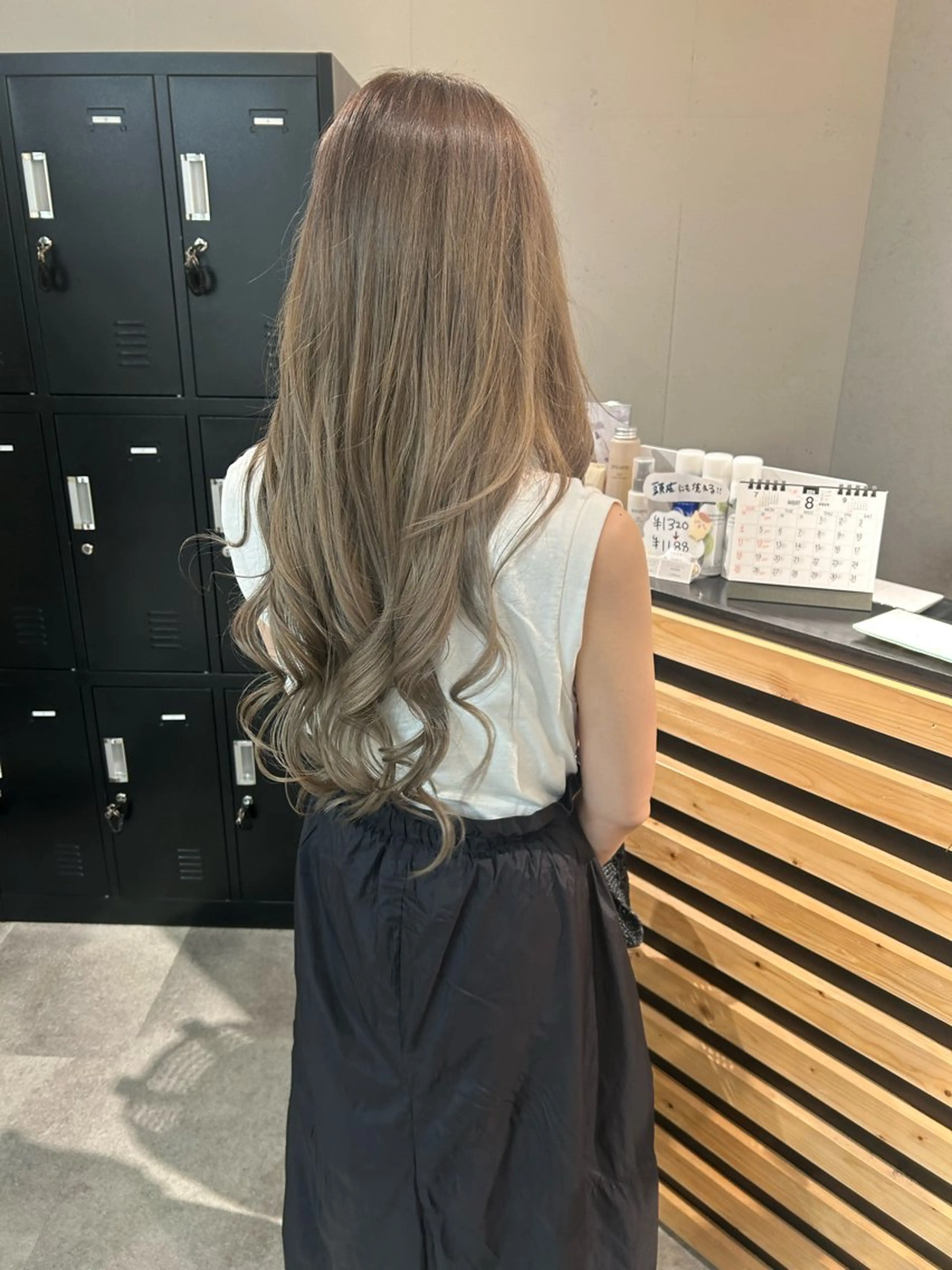 ミディアム カラー グレージュ ヘアカラー トリートメント ウルフカット レイヤーカット上柿のヘアスタイル