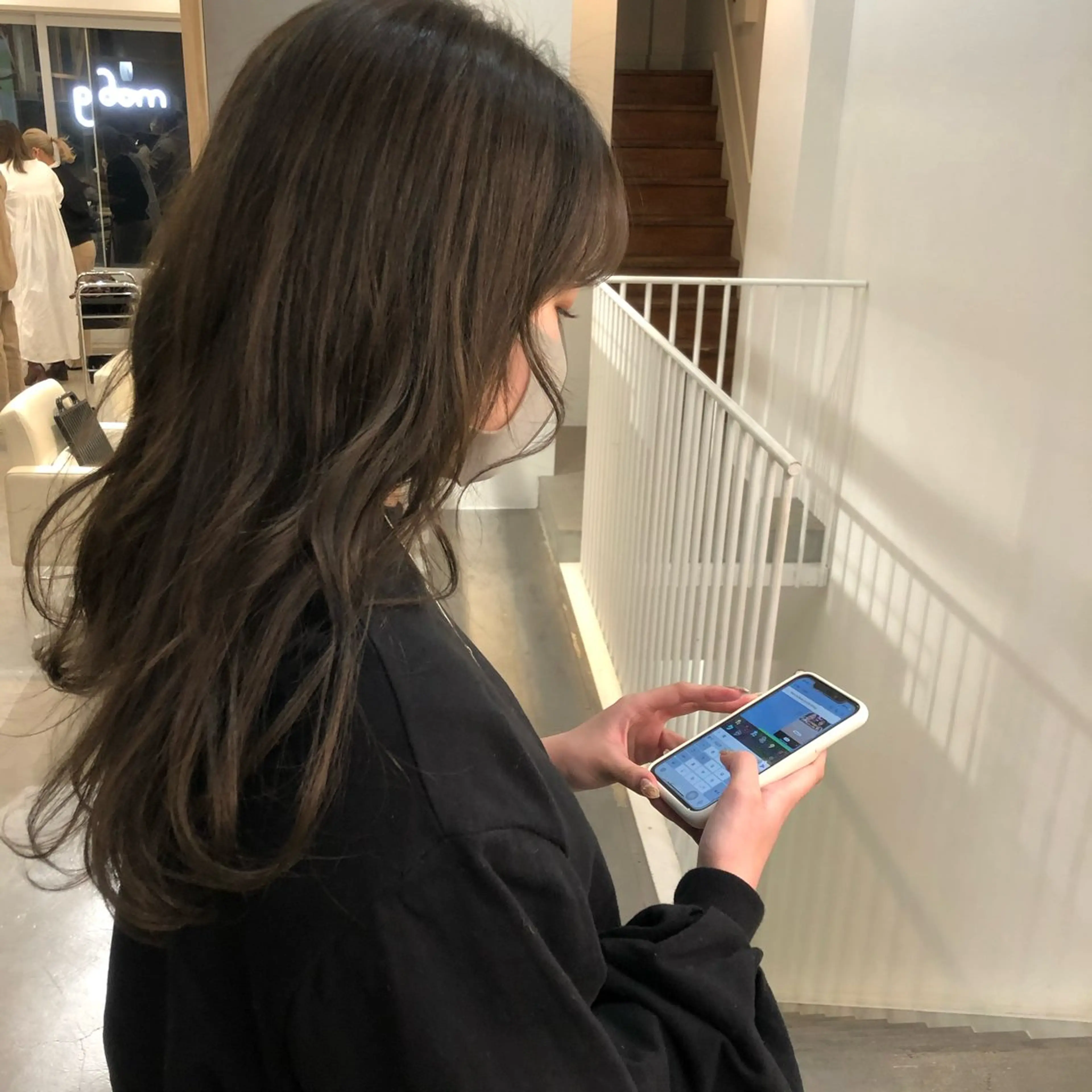 ロング カラー 透明感カラー 伊藤 由季のヘアスタイル