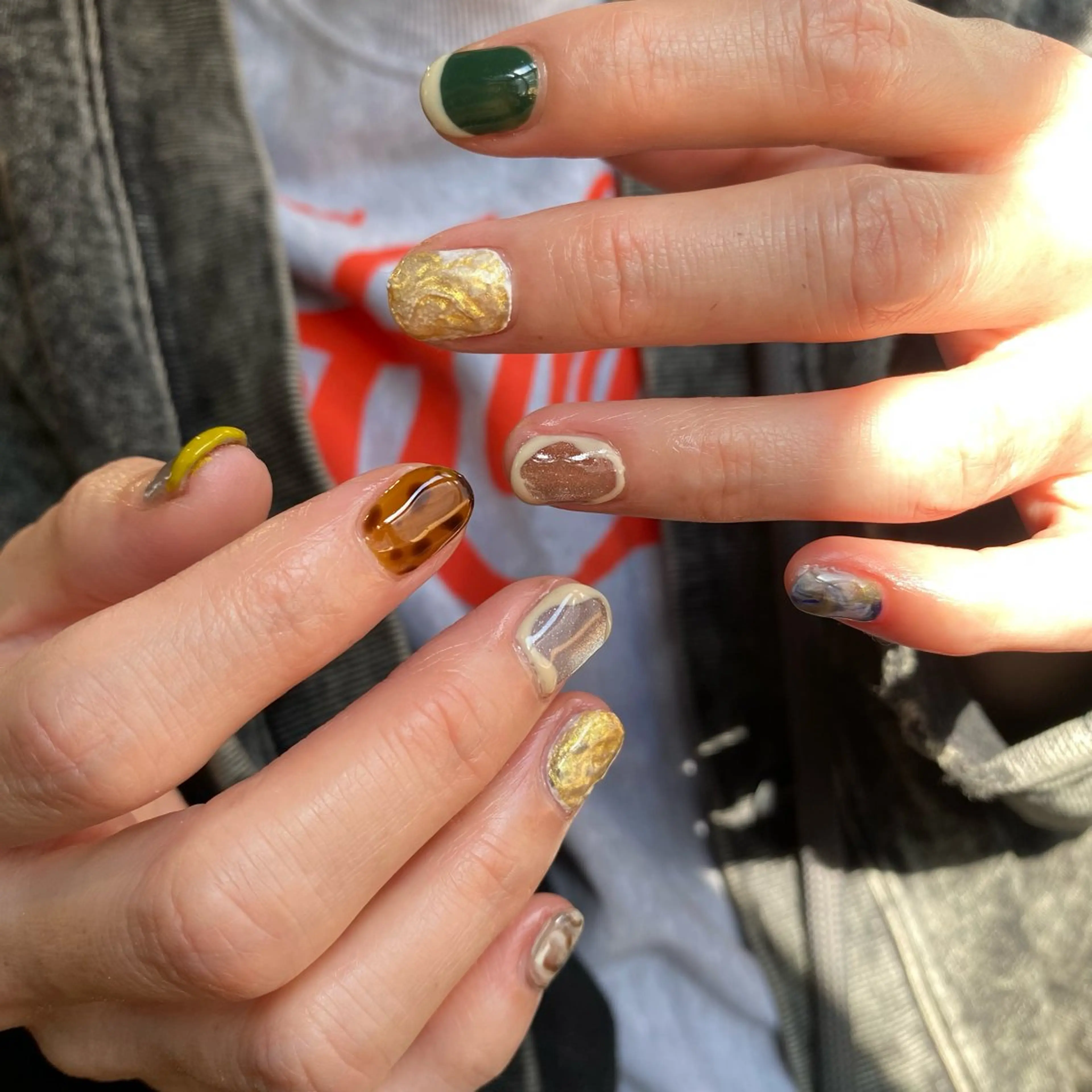 ネイル フットネイル フレンチネイル ジェルネイル グラデーション マグネットネイル misa🫧ナチュラ ル縮毛矯正/髪質改善のヘアスタイル