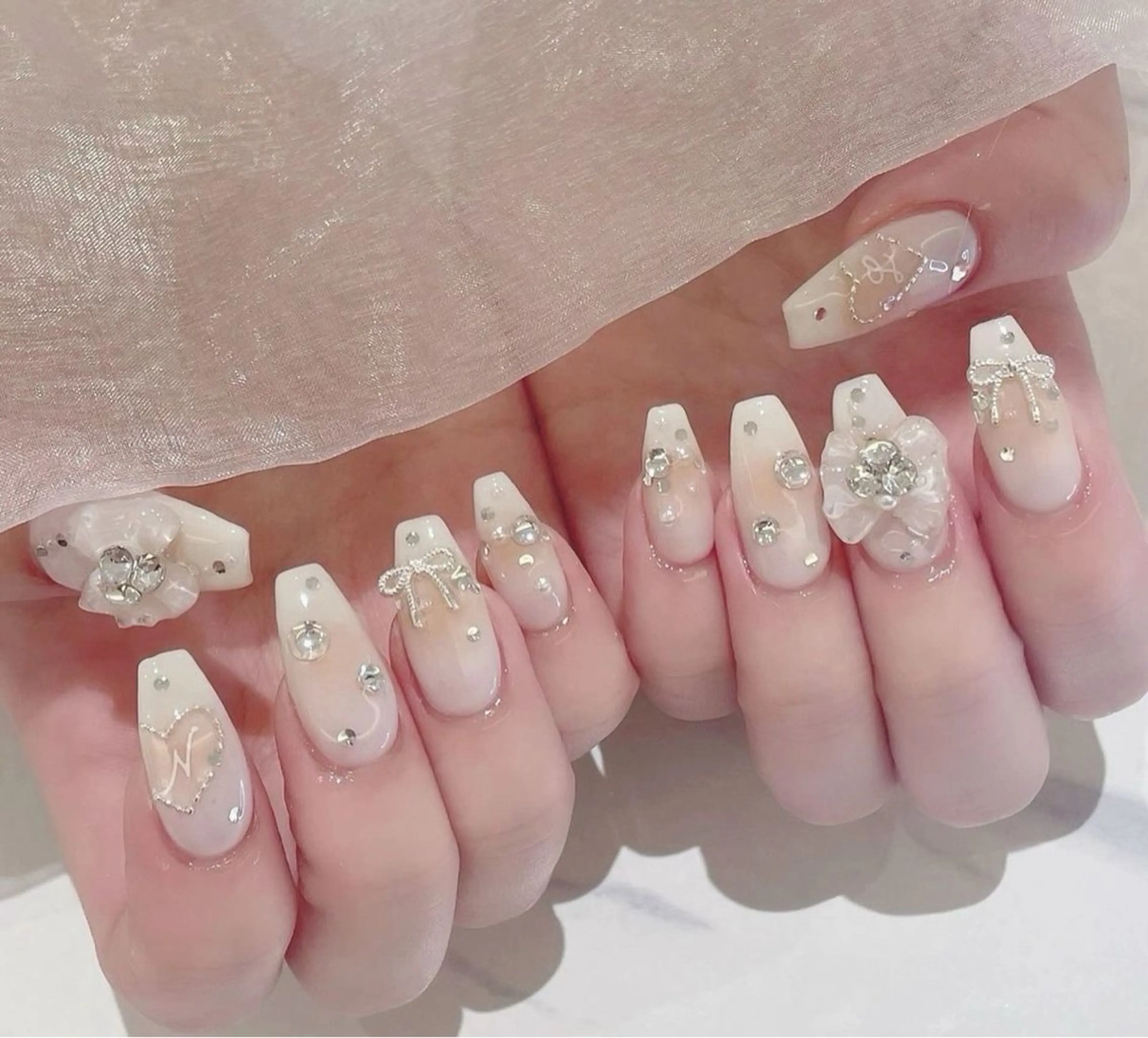 ネイル マグネットネイル ピンク ネイルチップ 冬ネイル クリスマス ハンドネイル Lee Nailsのネイルデザイン
