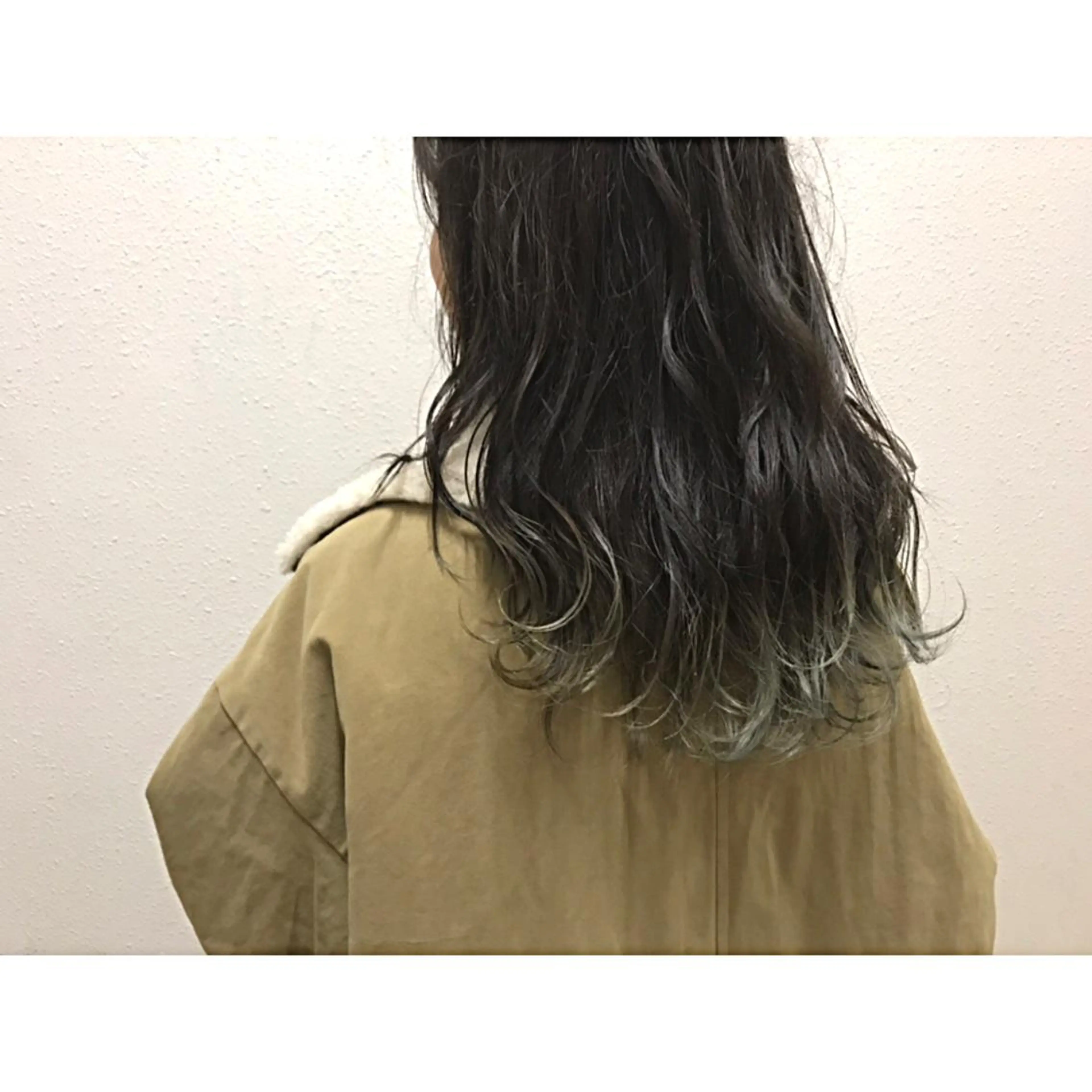 セミロング カラー アディクシーカラー ブリーチ カット ヘアカラー トリートメント 荒木 拓也のヘアスタイル