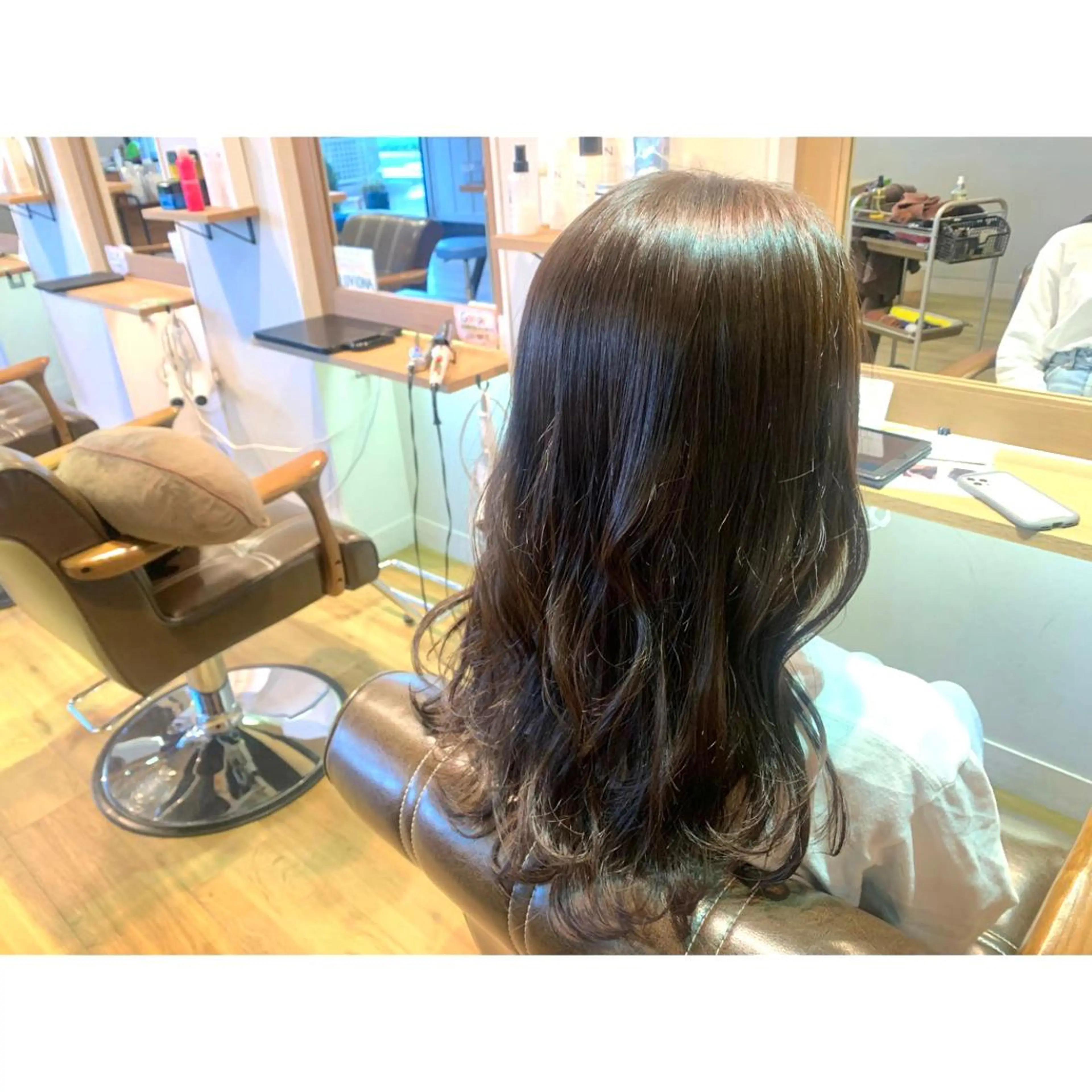 ロング カラー グレージュ ヘアカラー トリートメント ツキダテ ユイのヘアスタイル