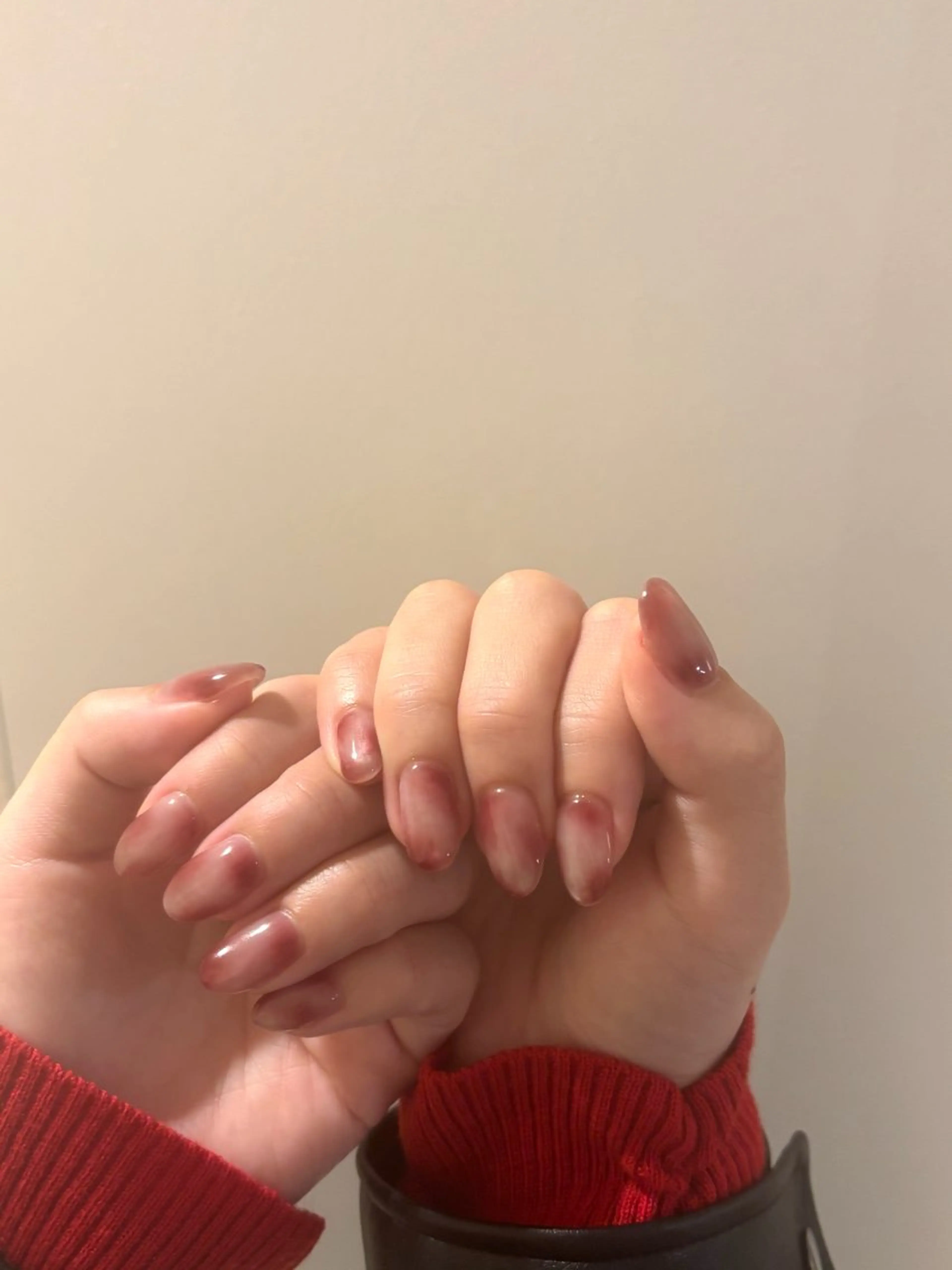 ネイル マグネットネイル ニュアンスネイル 赤色 ハンドネイル Elio所属・Elio 国泰寺のネイルデザイン