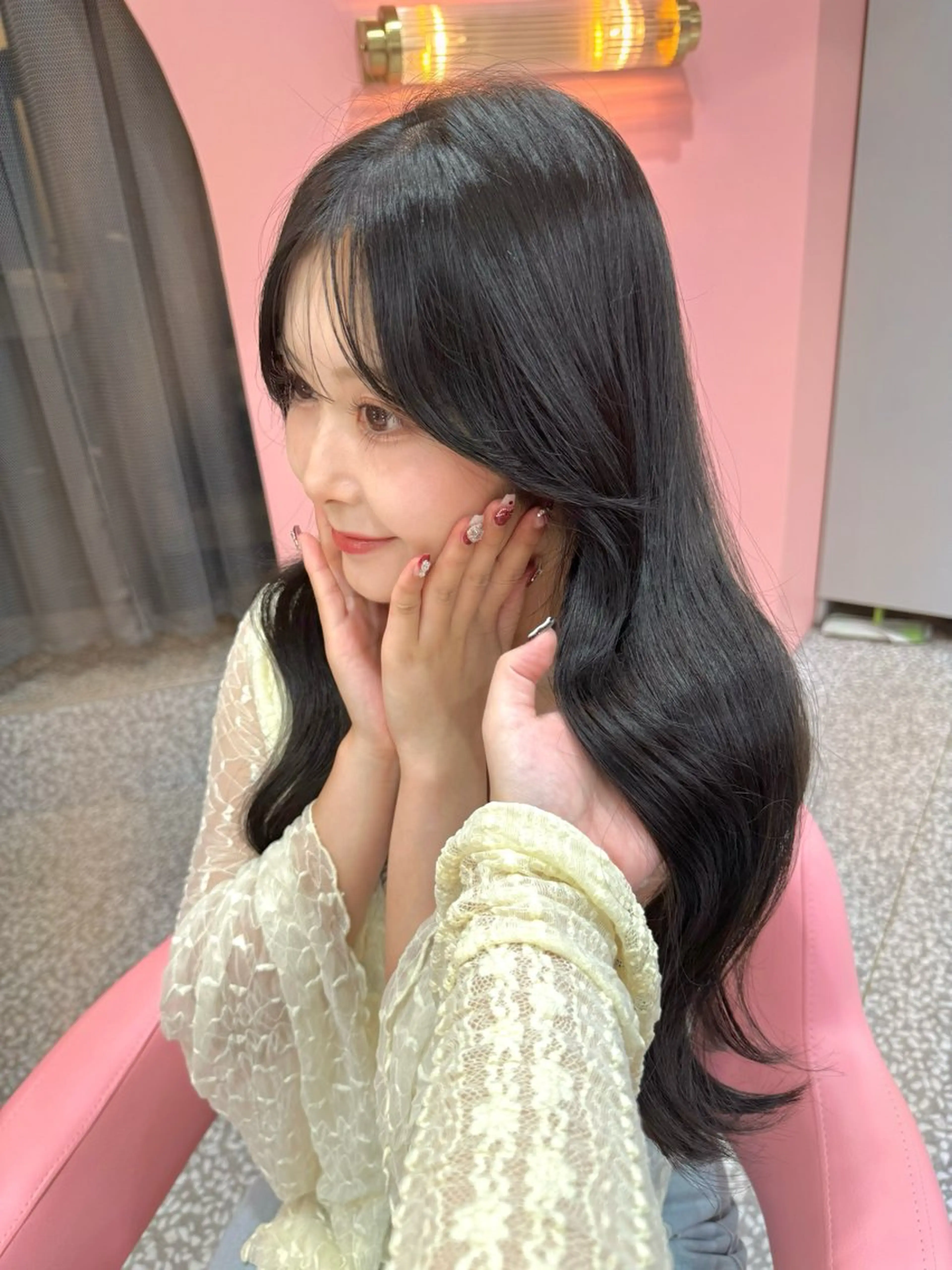 ロング ラベンダーベージュ 顔まわりレイヤー 顔周りカット 韓国風ヘア レイヤーカット カット ヘアカラー トリートメント 顔周り/透明感カラー REINA𓍯のヘアスタイル