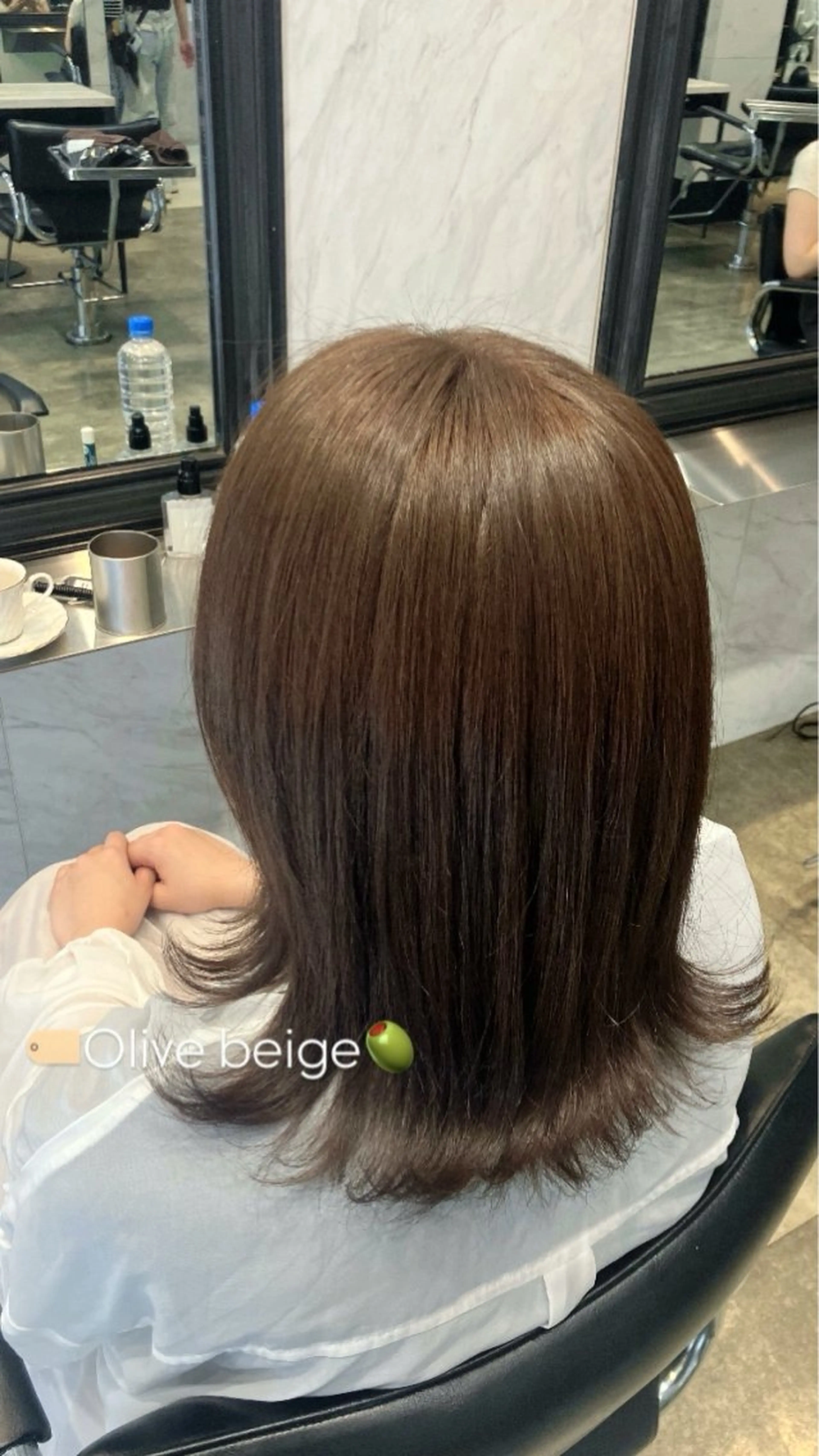 ミディアム カラー ベージュカラー ブリーチ ブリーチなしカラー オリーブベージュ 顔周りカット 千葉 弥咲のヘアスタイル