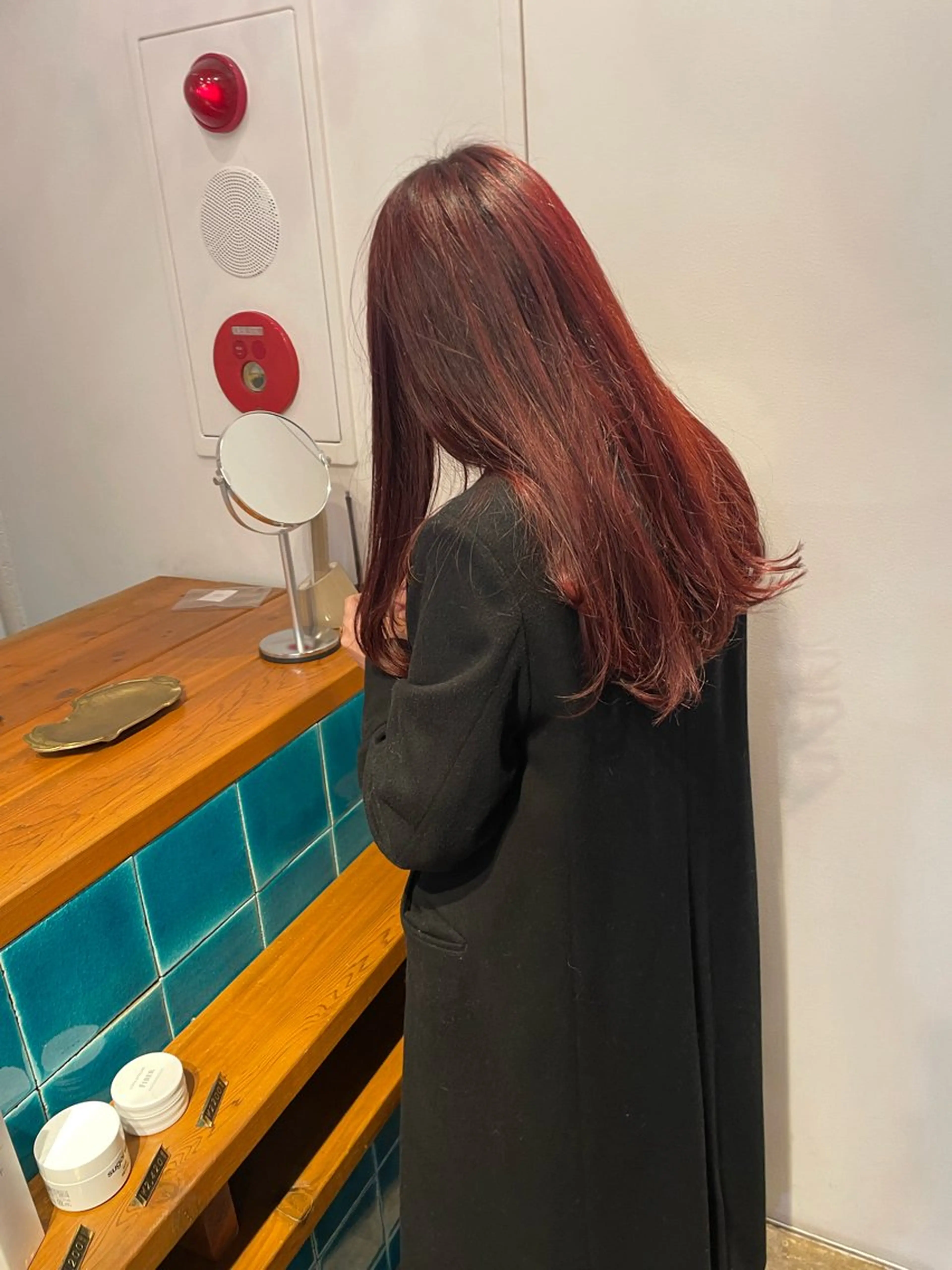 ロング カラー ブリーチ レッドカラー カット ヘアカラー トリートメント MIOベージュカラー 柔らかいカラーのヘアスタイル