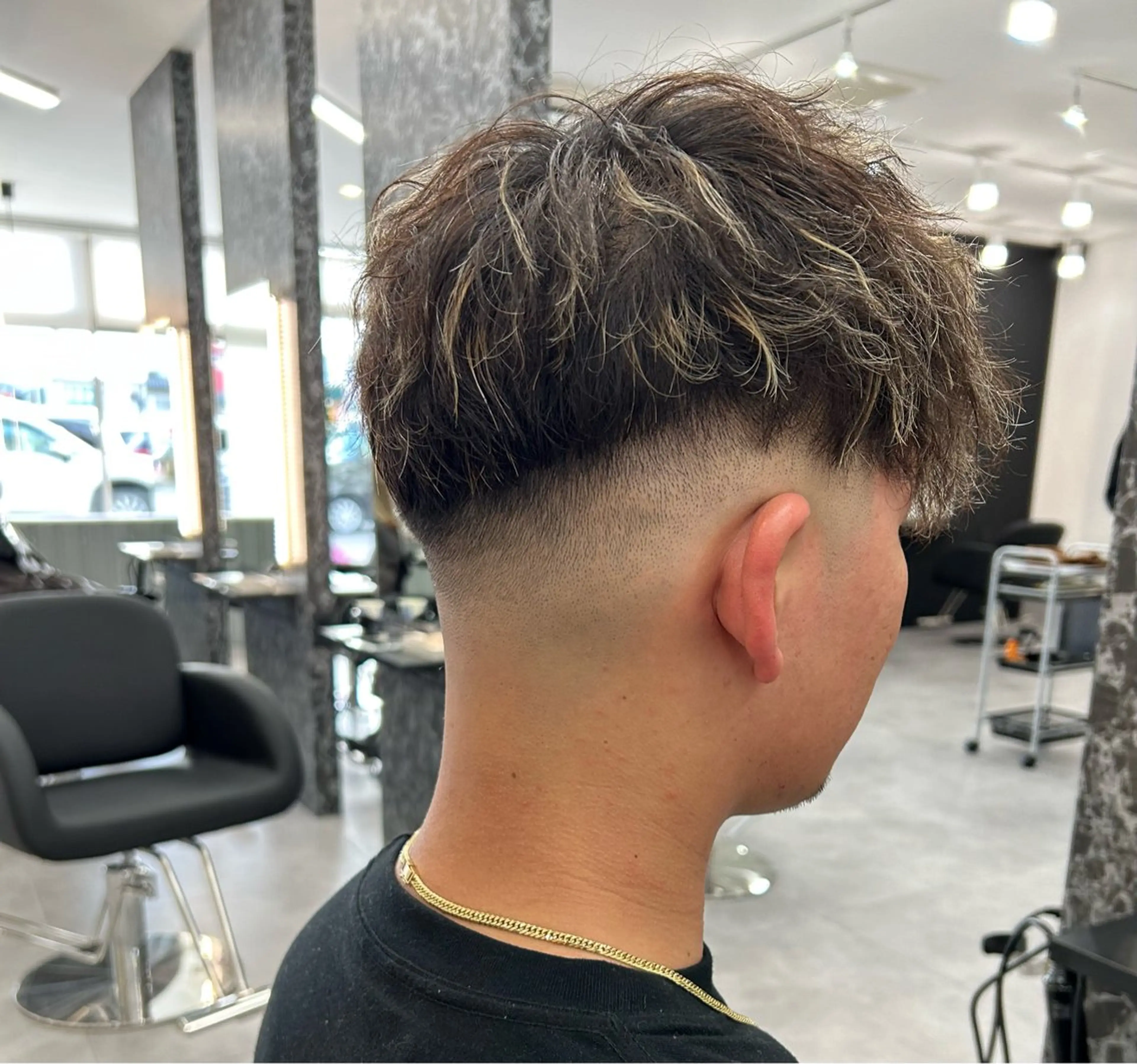 カラー メンズ メンズハイライト メンズメッシュ ハイライトカラー メッシュ カット ヘアカラー 土屋 竣奨のヘアスタイル