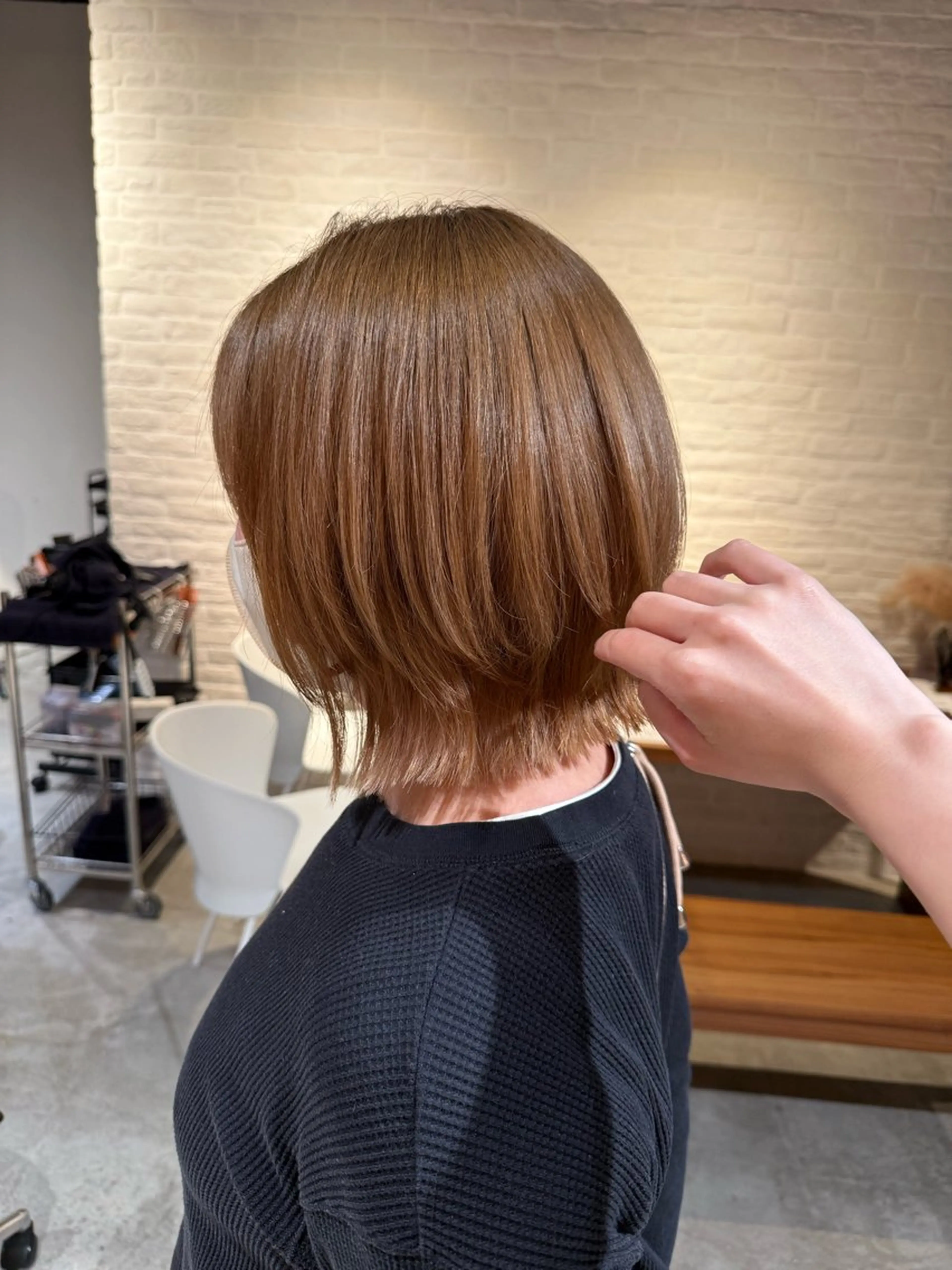 ショート レイヤーカット 外ハネヘア 実子 /透明感カラーのヘアスタイル
