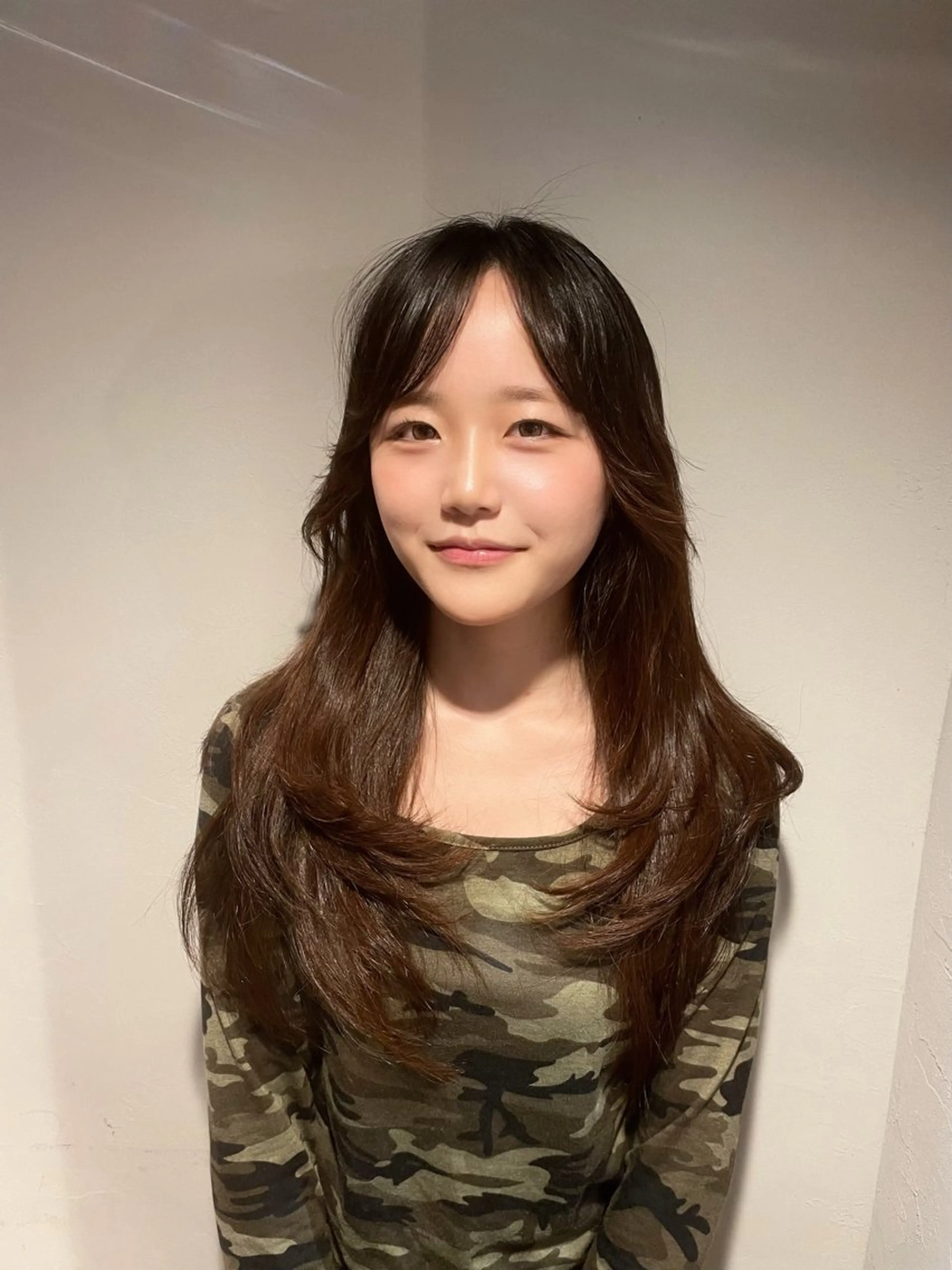 ロング レイヤーカット 深澤 帆乃のヘアスタイル