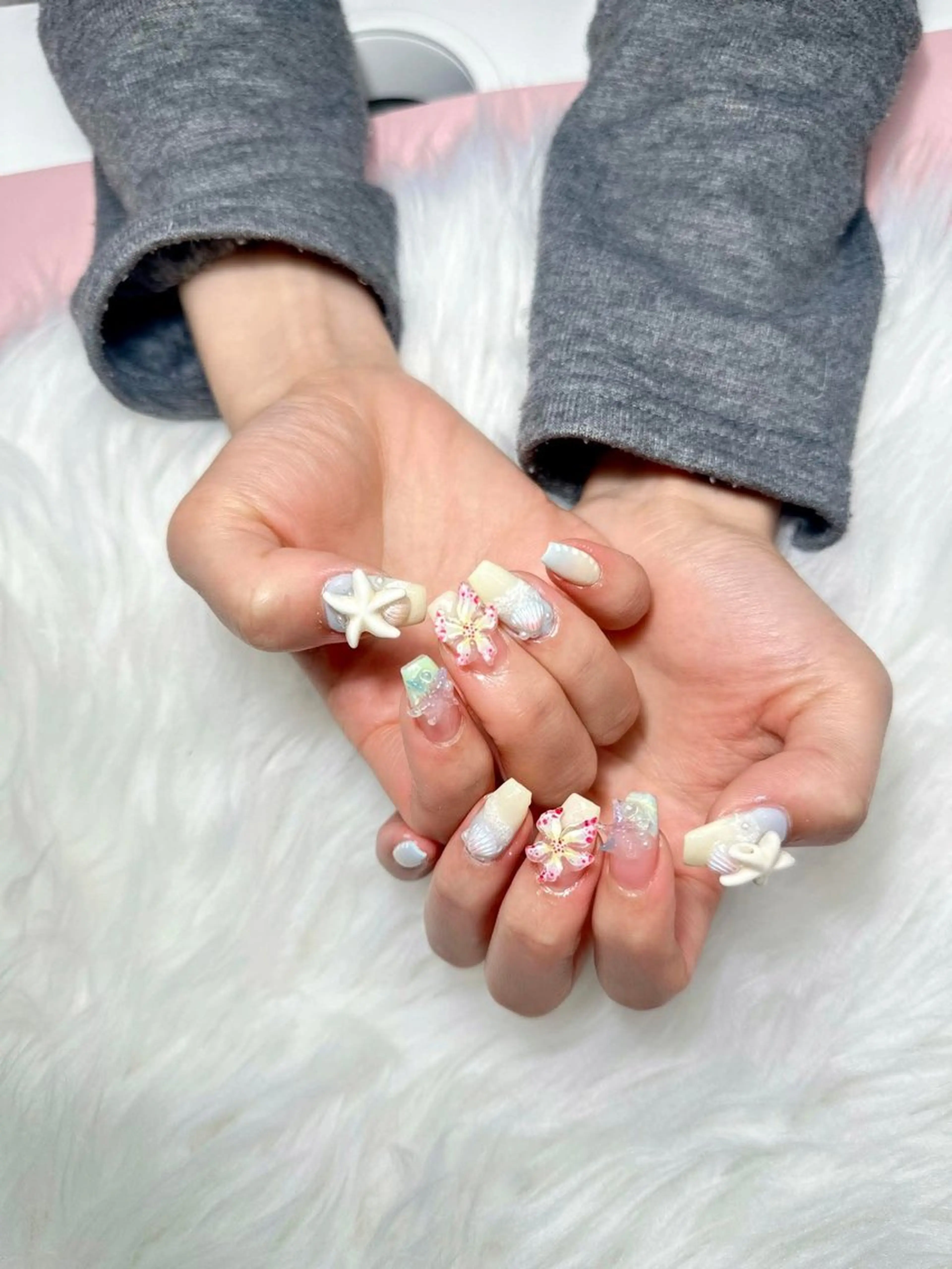ネイル AURA NAILのネイルデザイン