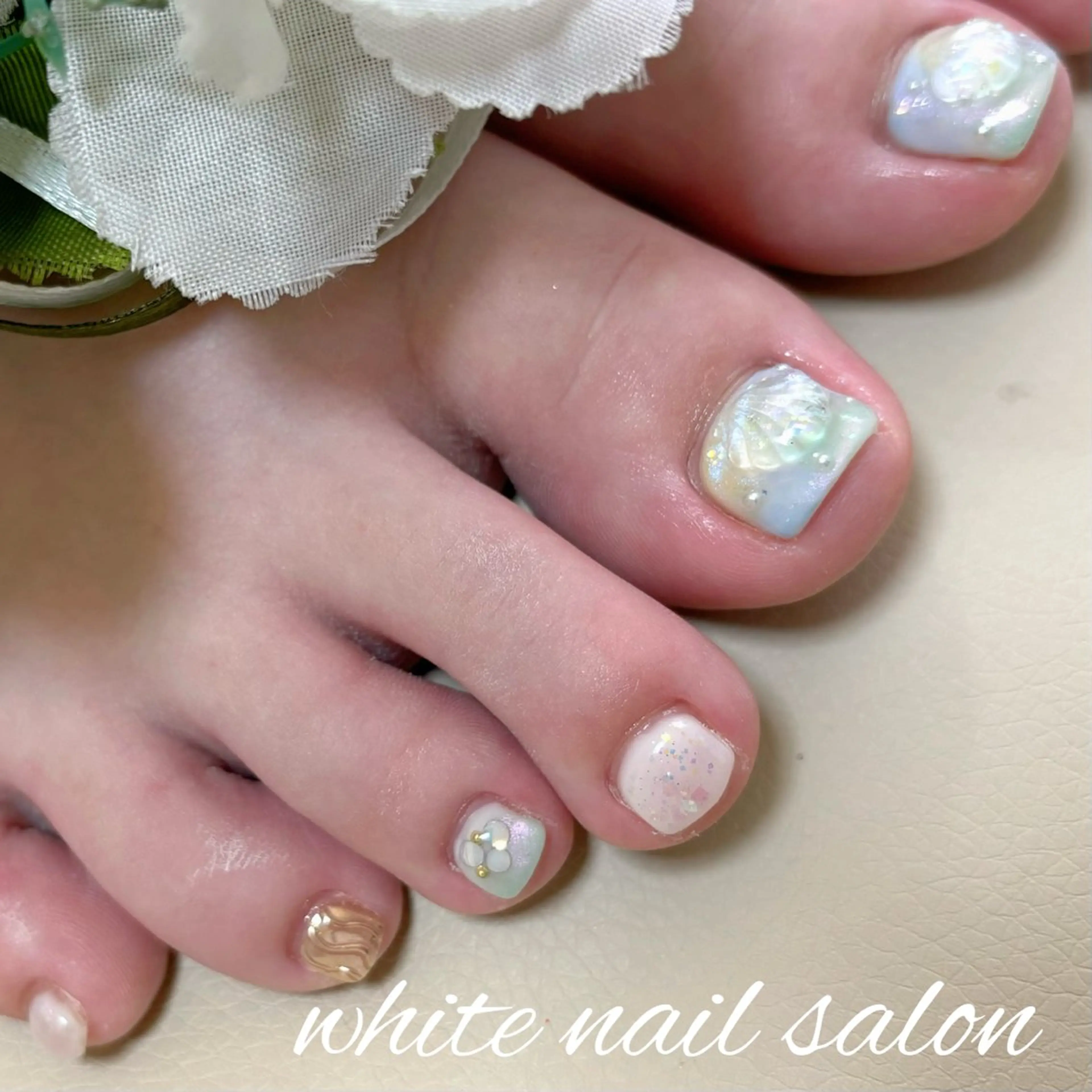 ネイル ホワイト フットネイル white nail salonのネイルデザイン