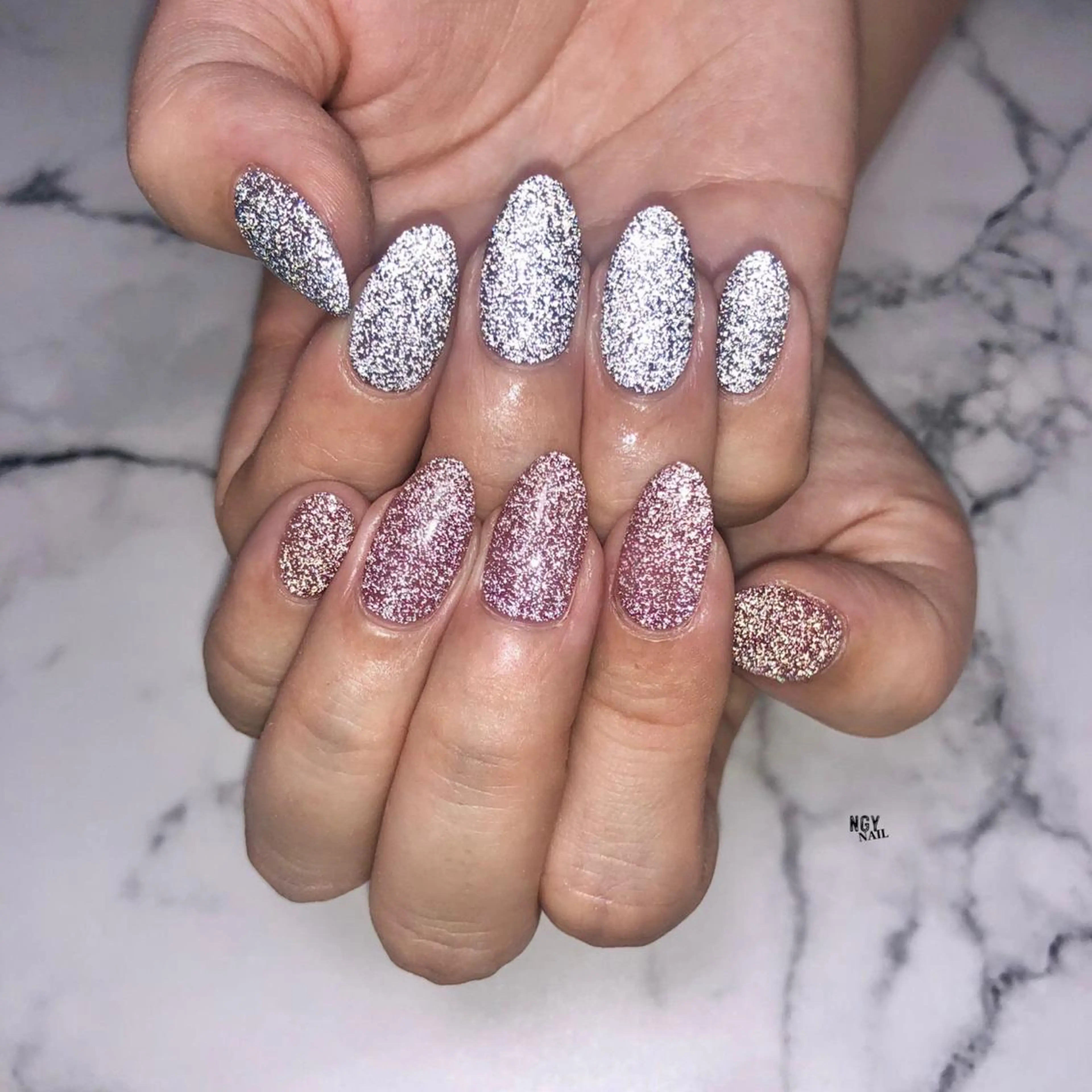 ネイル ボルドー フラッシュネイル ジェルネイル キラキラネイル 韓国ネイル ハンドネイル NAIL NOWのネイルデザイン