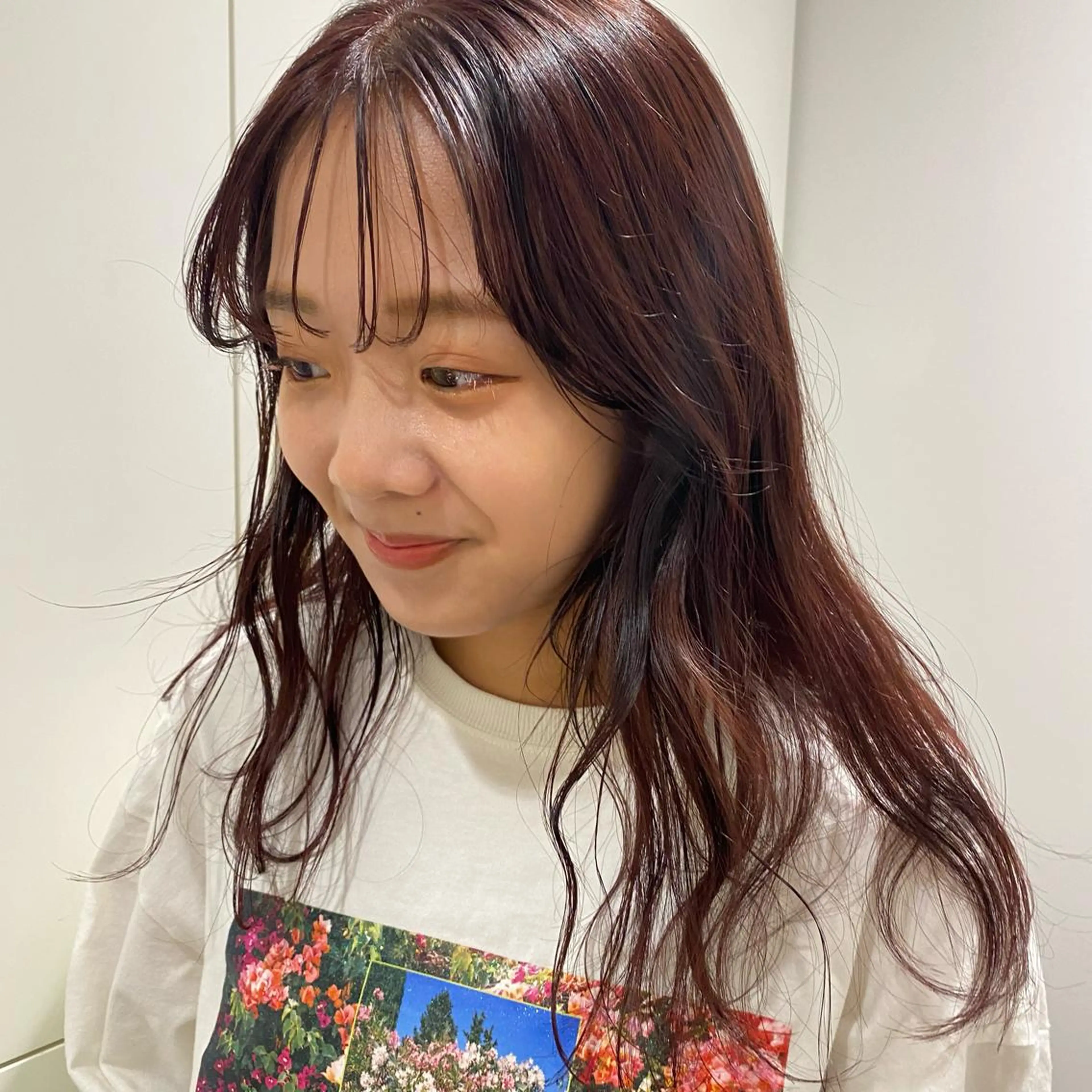 カラー ボルドーカラー 増井 彩乃のヘアスタイル