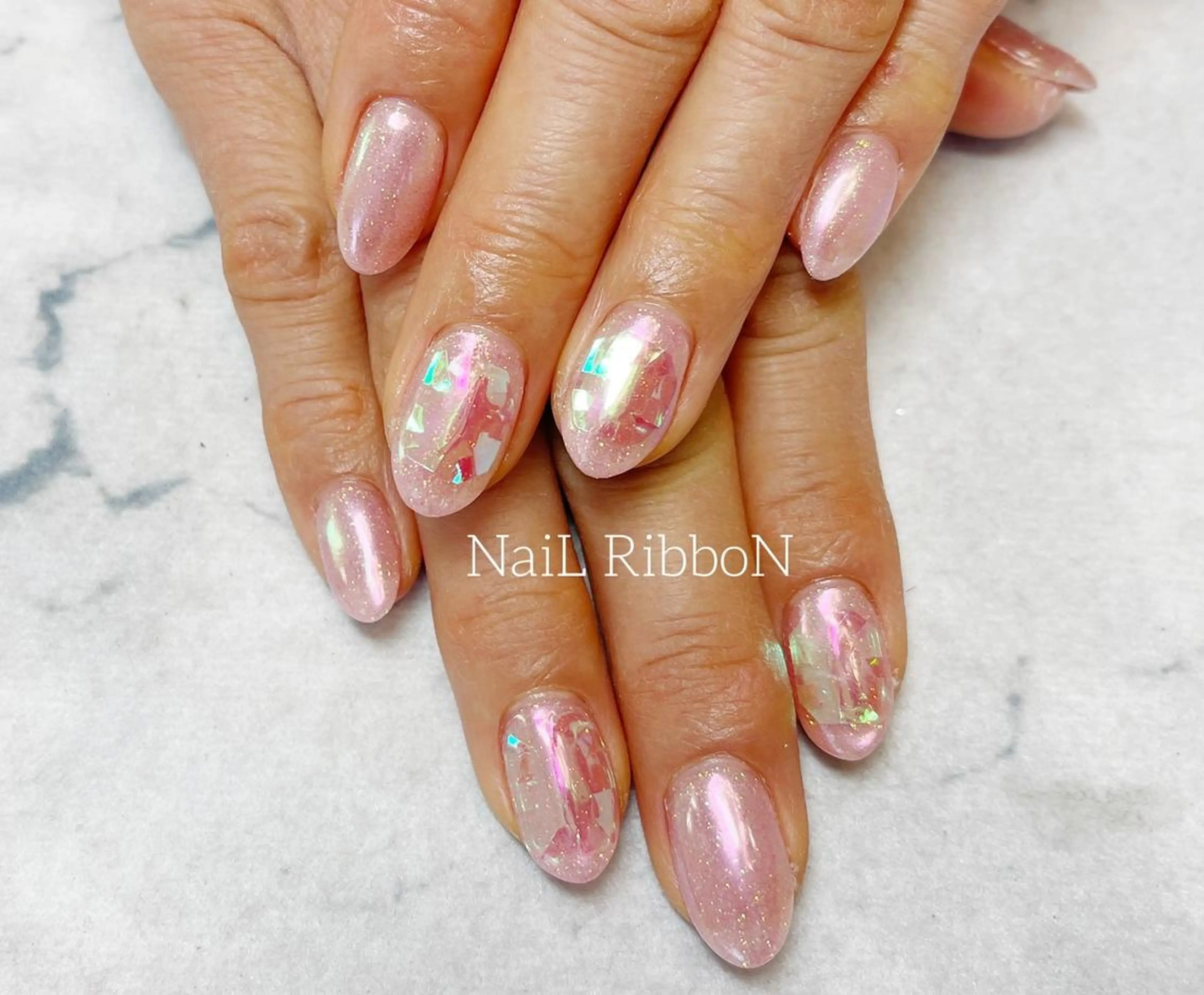 ネイル ネイルリボン 受付スタッフのネイルデザイン