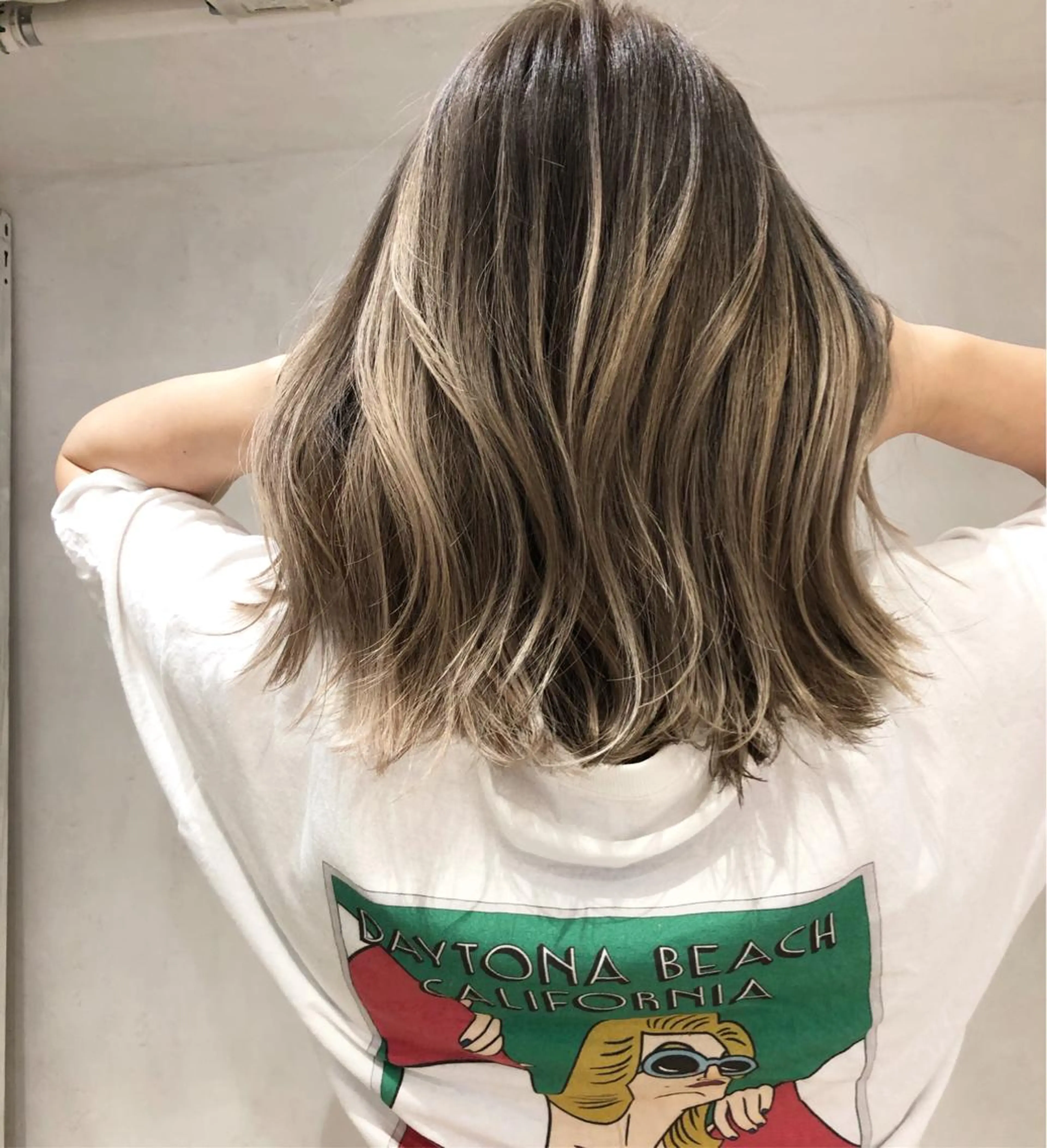 ミディアム カラー ブリーチ タナカ タクヤのヘアスタイル