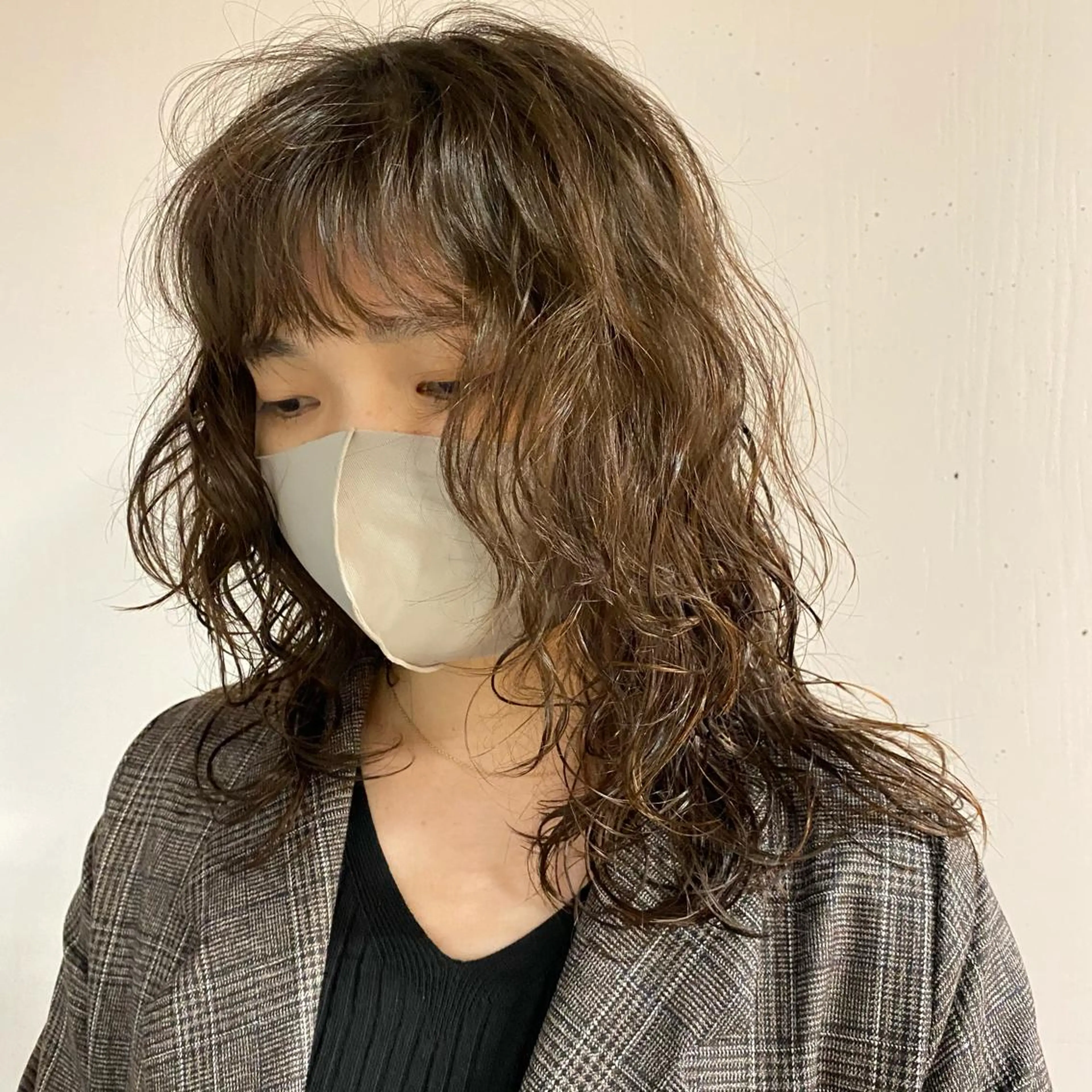 セミロング パーマ セミロングパーマ くせ毛 Yuki☺︎パーマ レイヤーカットのヘアスタイル