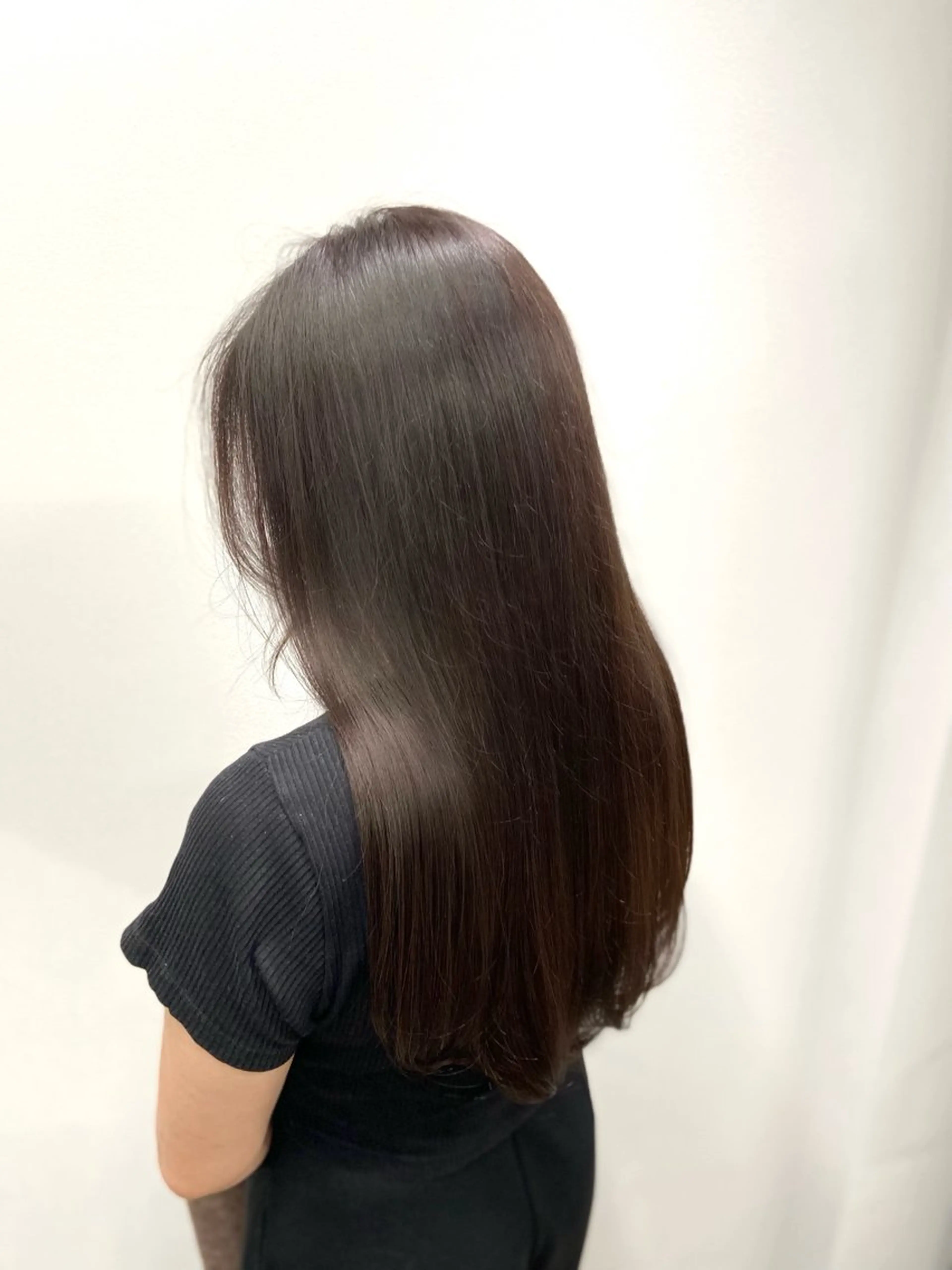 カラー ショコラグレージュ 透明感カラー グレージュ 山下 穂嘉のヘアスタイル