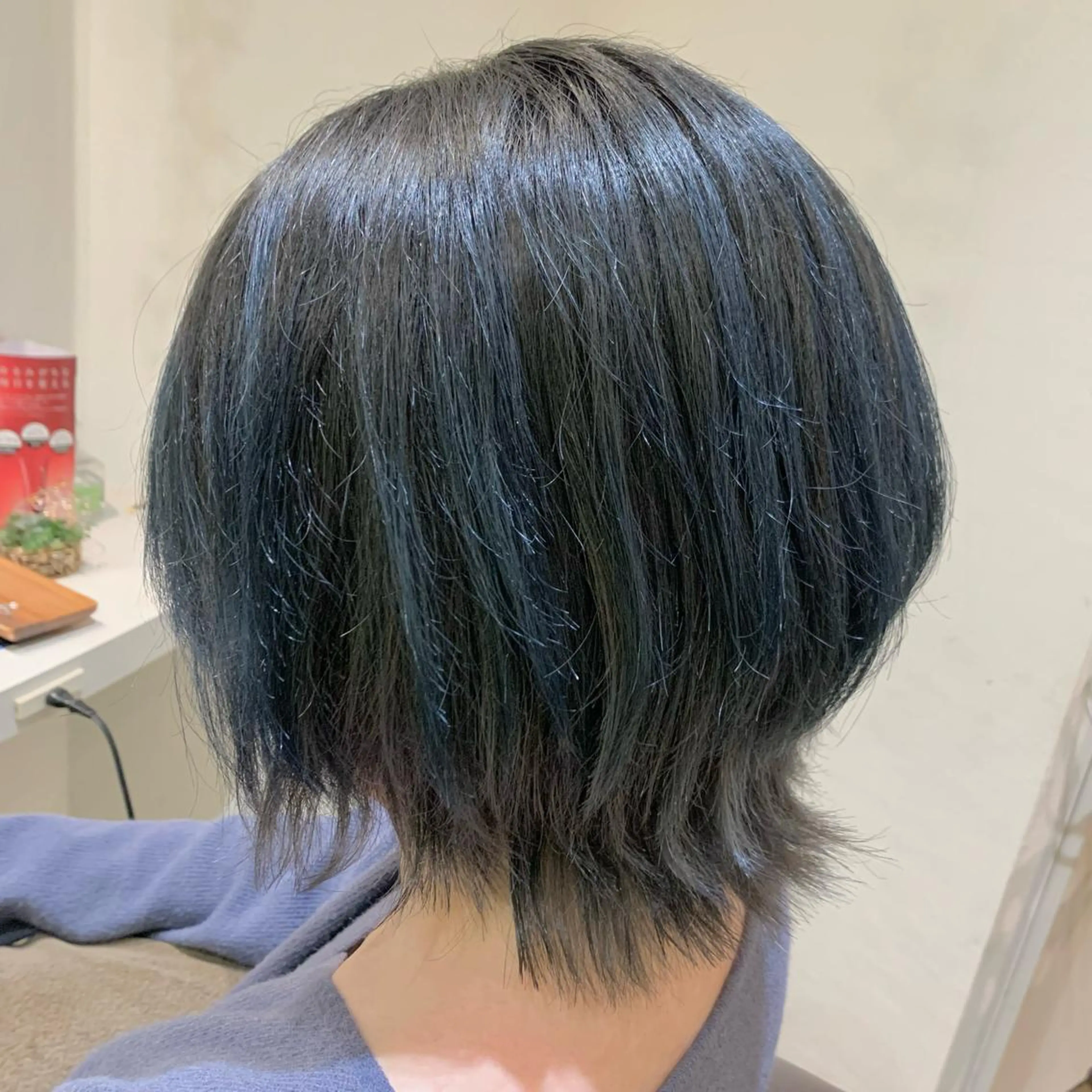 ショート カラー ブルーカラー インナーカラー ネイビーカラー ボブ ウルフカット カット ヘアカラー ショート×カラー 🦊堀米早紀【荻窪】のマツエク・マツパデザイン