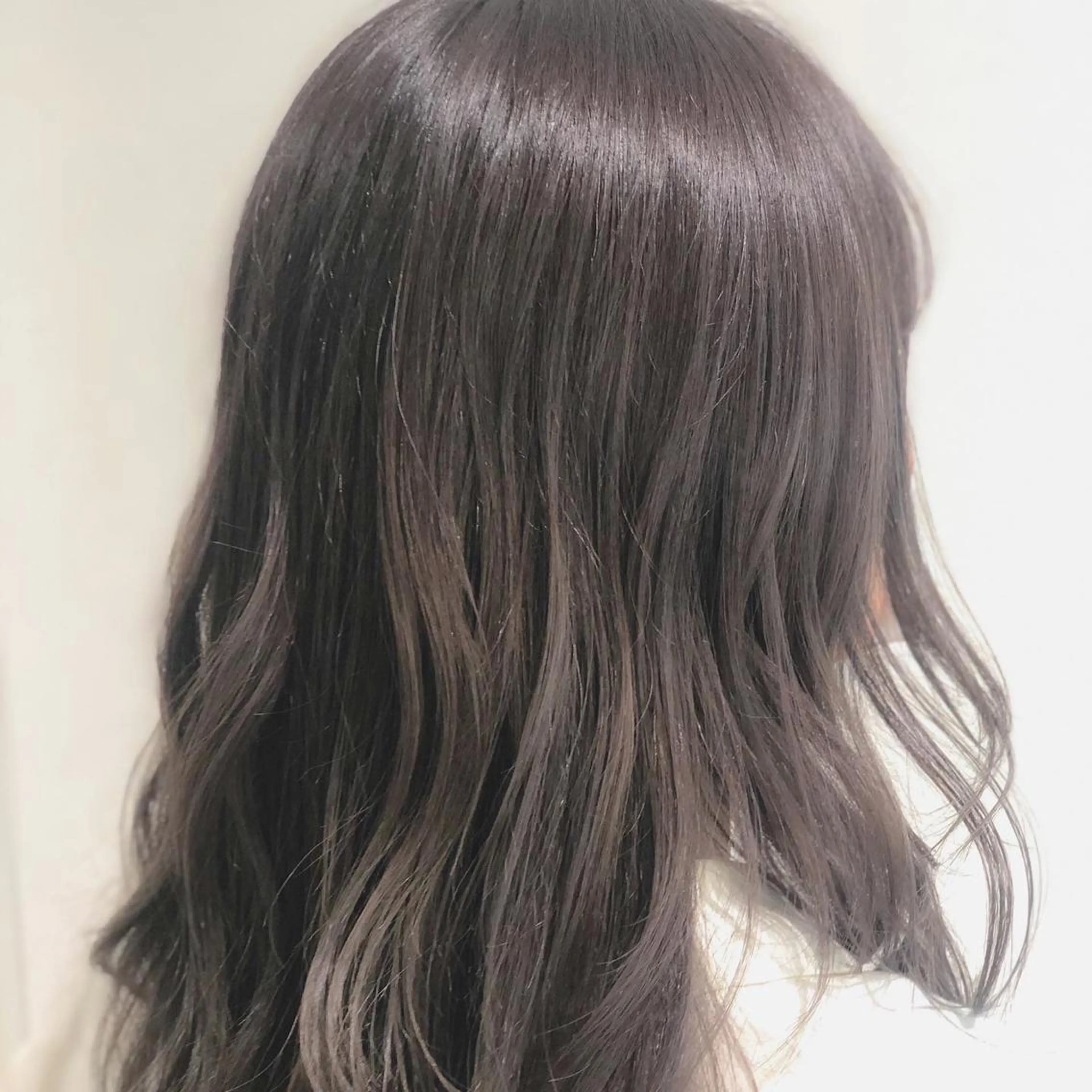 カラー 渡部凌我 小顔ウルフ ハイトーンカラーのヘアスタイル