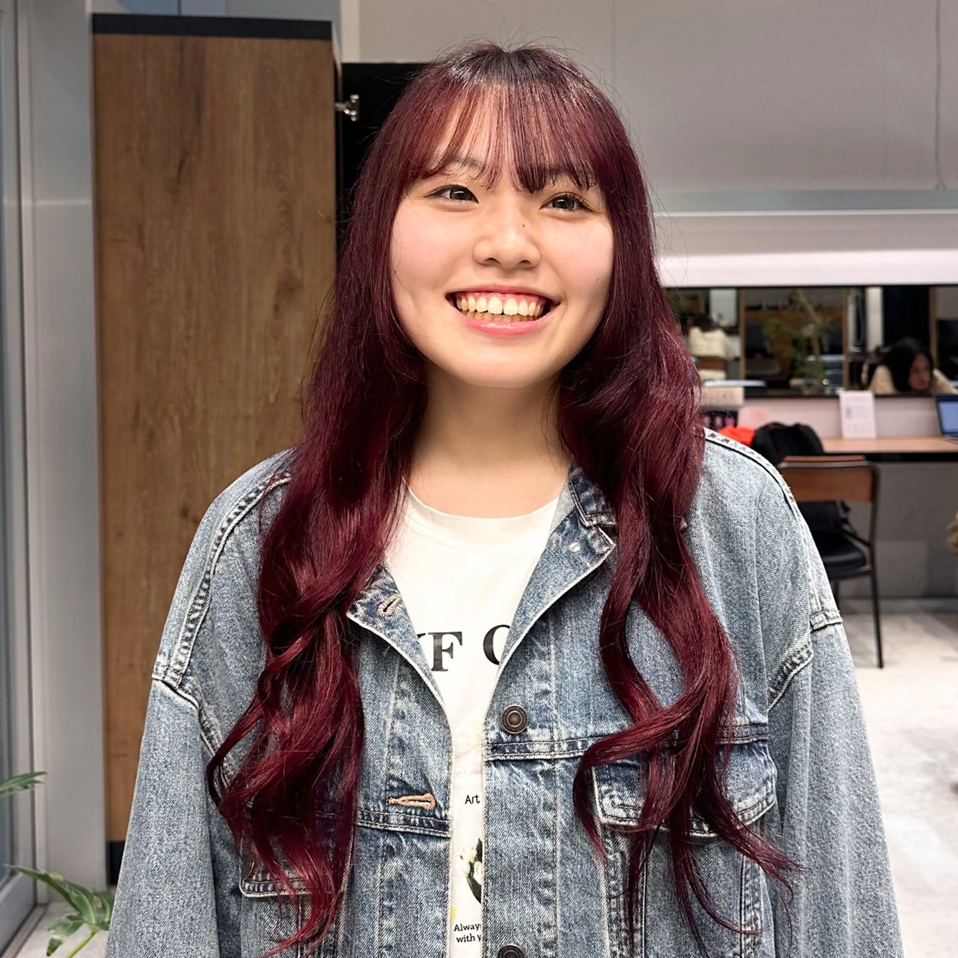 ロング カラー レッドカラー 祖父江 冴織のヘアスタイル