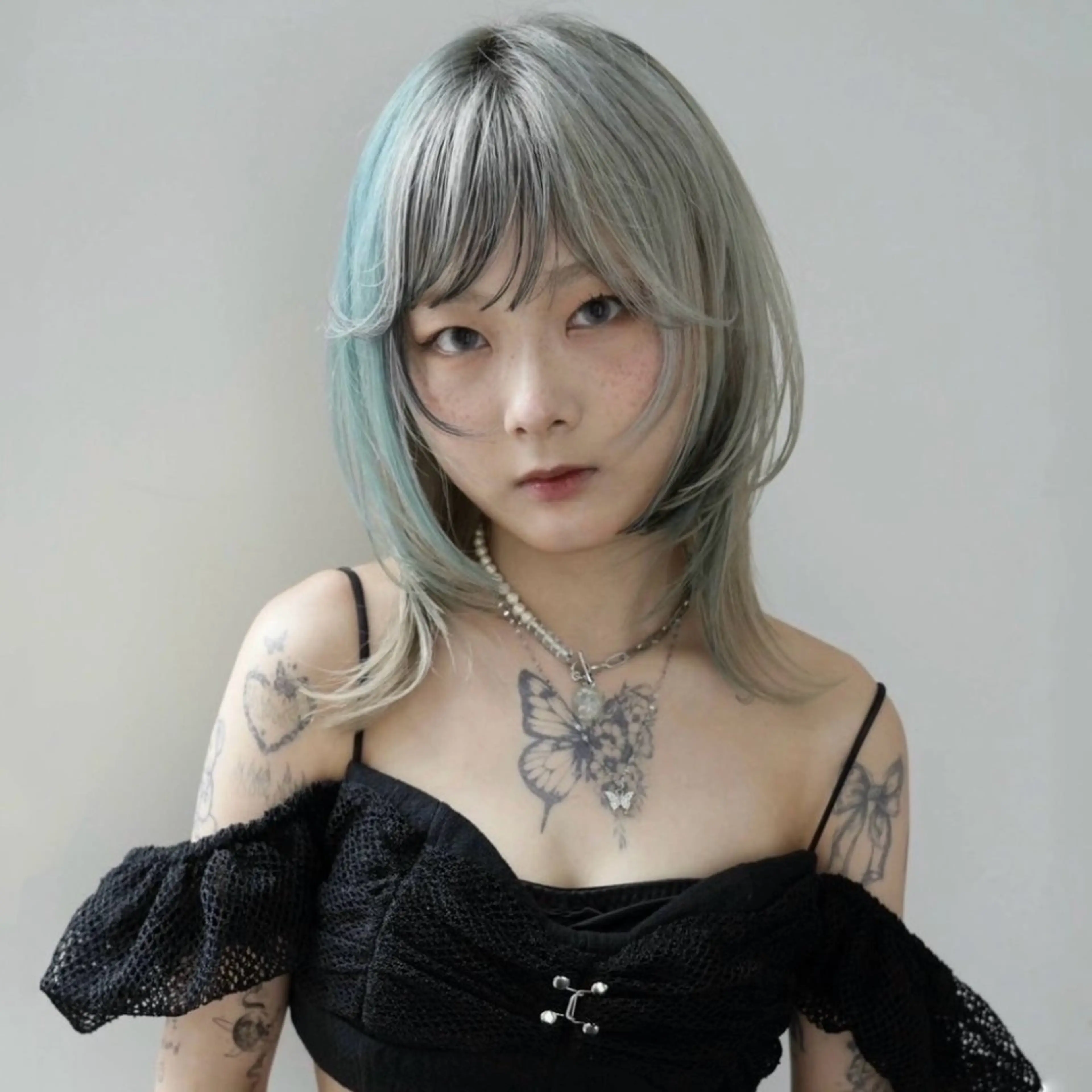 ミディアム カラー カット ヘアカラー ハイトーンカラー/ さらさのヘアスタイル