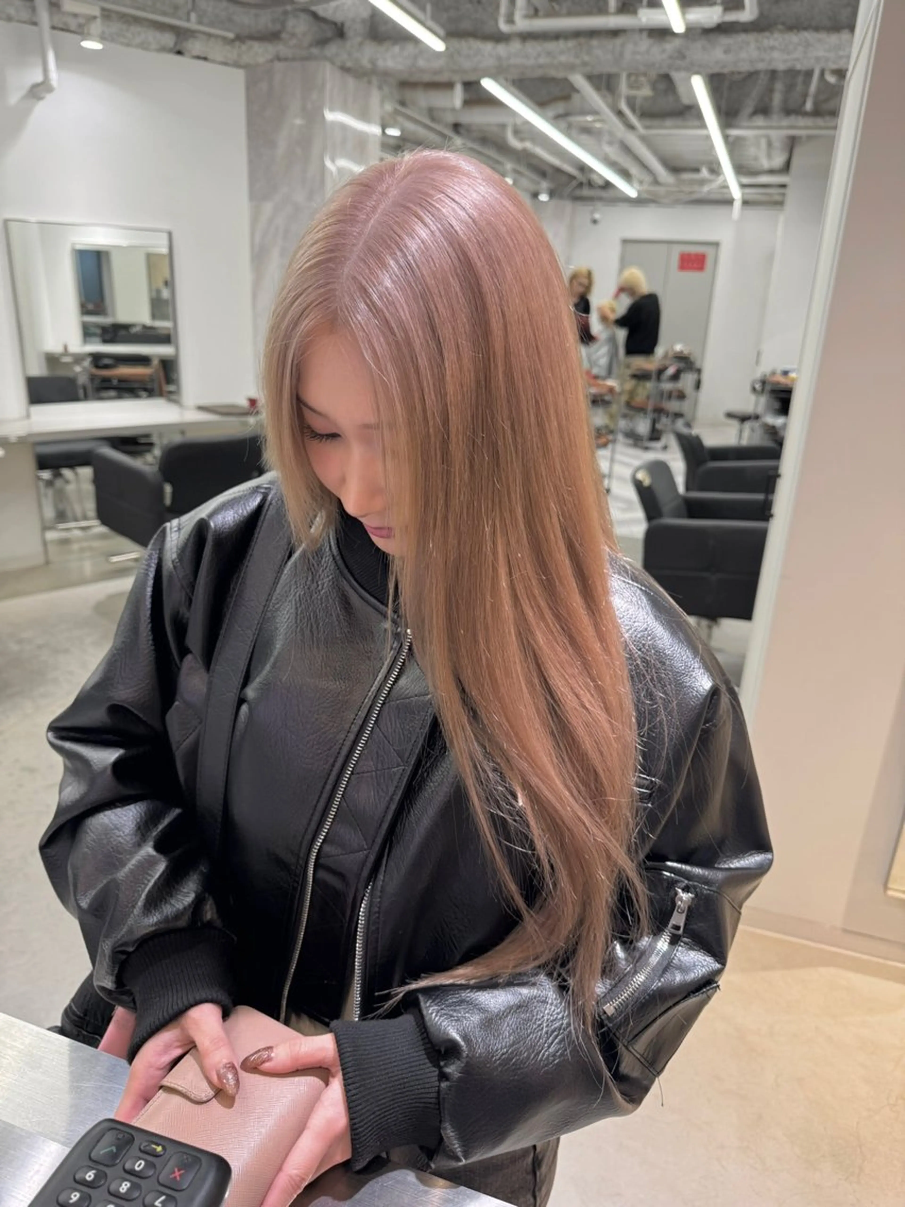 ロング カラー ヘアカラー トリートメント 店長　MANAMI ／ブリーチ／骨格ボブのヘアスタイル