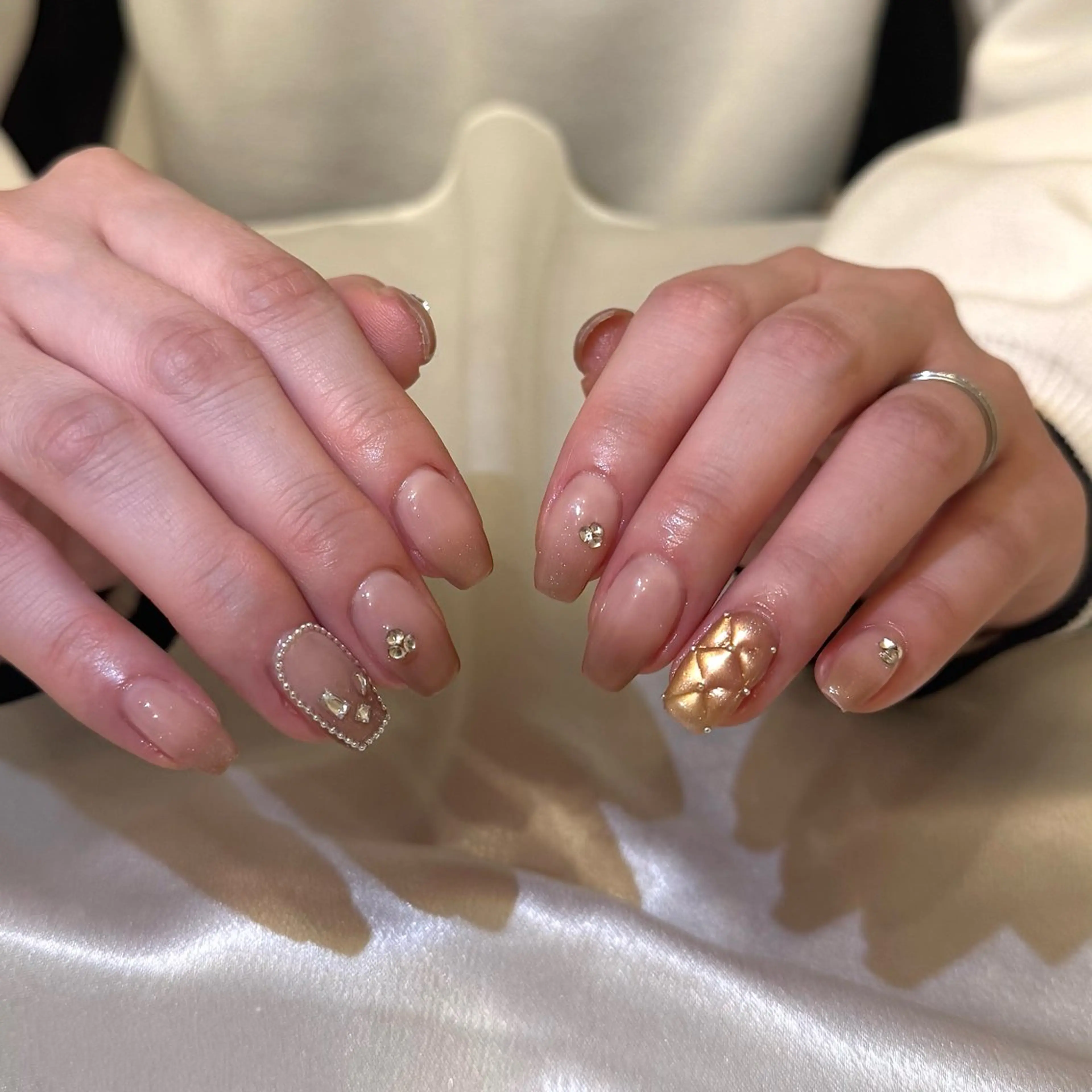 ネイル ハンドネイル シュシュ 🎀 girly nailのネイルデザイン