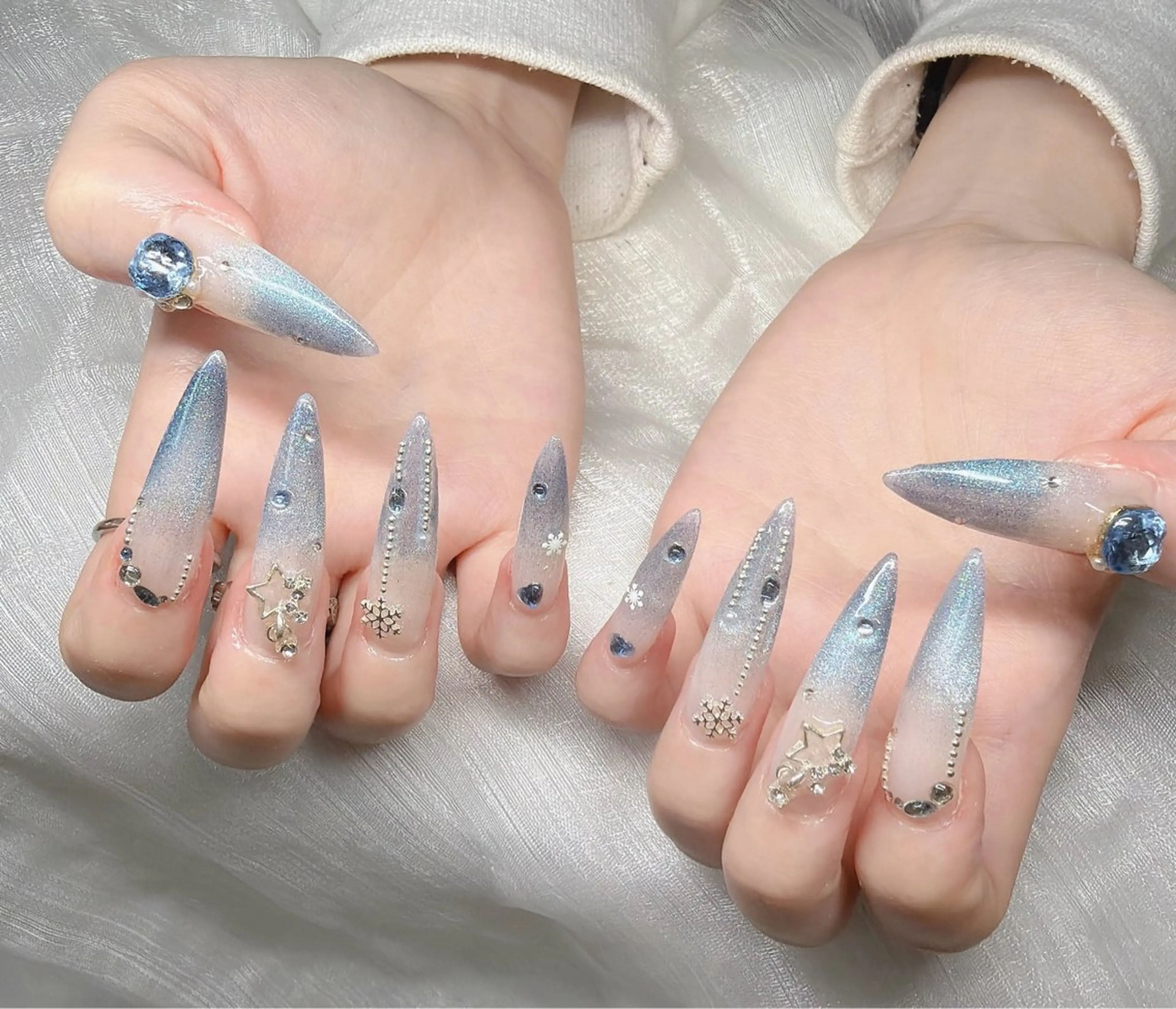 ネイル 長さ出し グラデーション 卒業式 キラキラネイル マグネットネイル ハンドネイル Lee Nailsのネイルデザイン