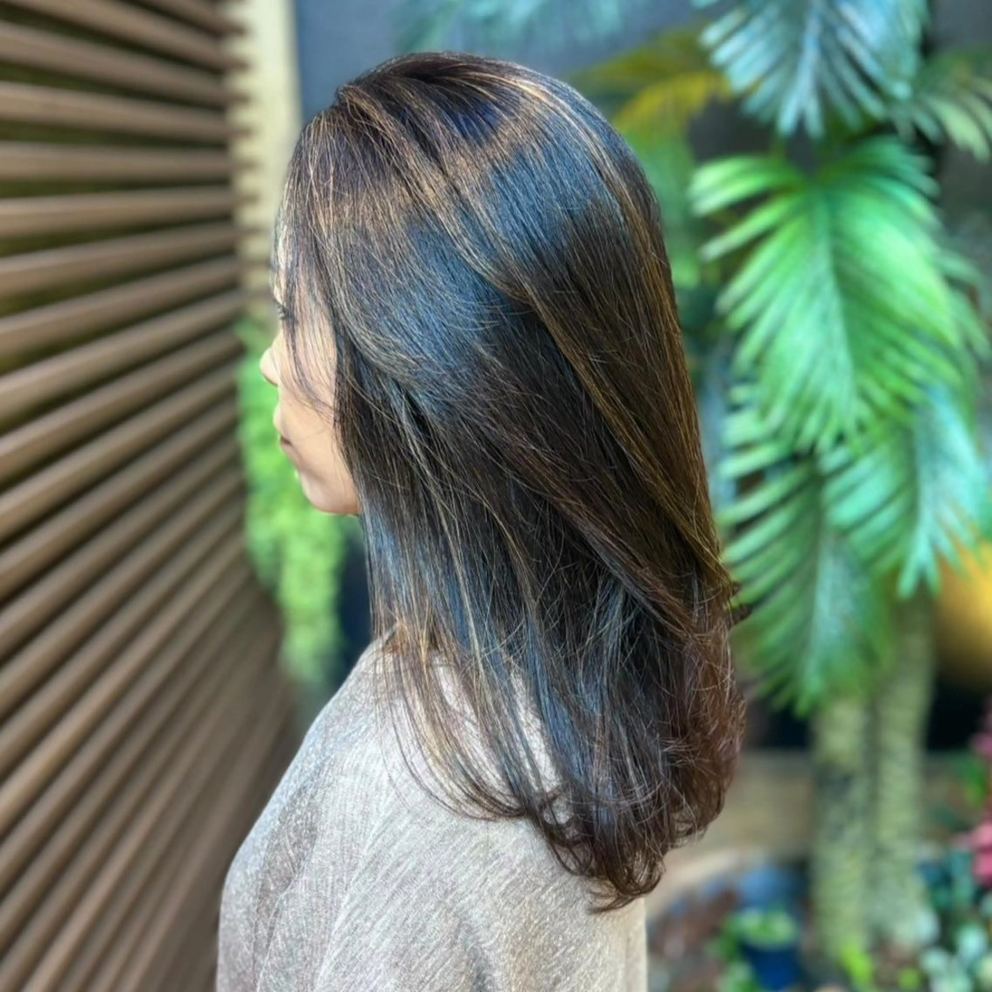 セミロング カラー 透明感カラー ハイライトカラー ハイライト カット ヘアカラー 秋山 達乃進のヘアスタイル