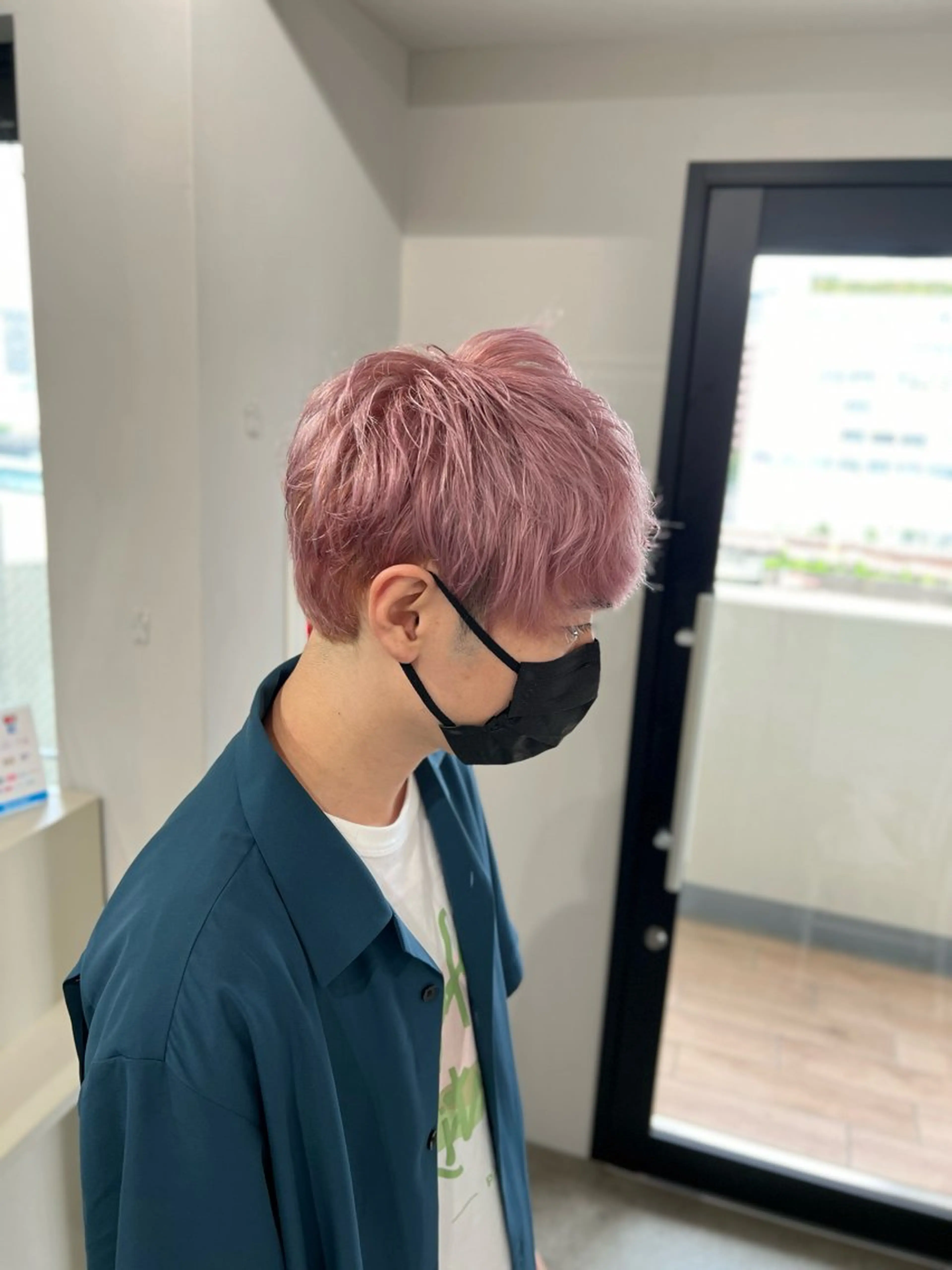 カラー メンズ メンズブリーチ メンズ韓国風 メンズウルフカット ベージュカラー ブリーチ カット ヘアカラー トリートメント ブリーチ/髪質改善/ レイヤー/YUTO‎のヘアスタイル