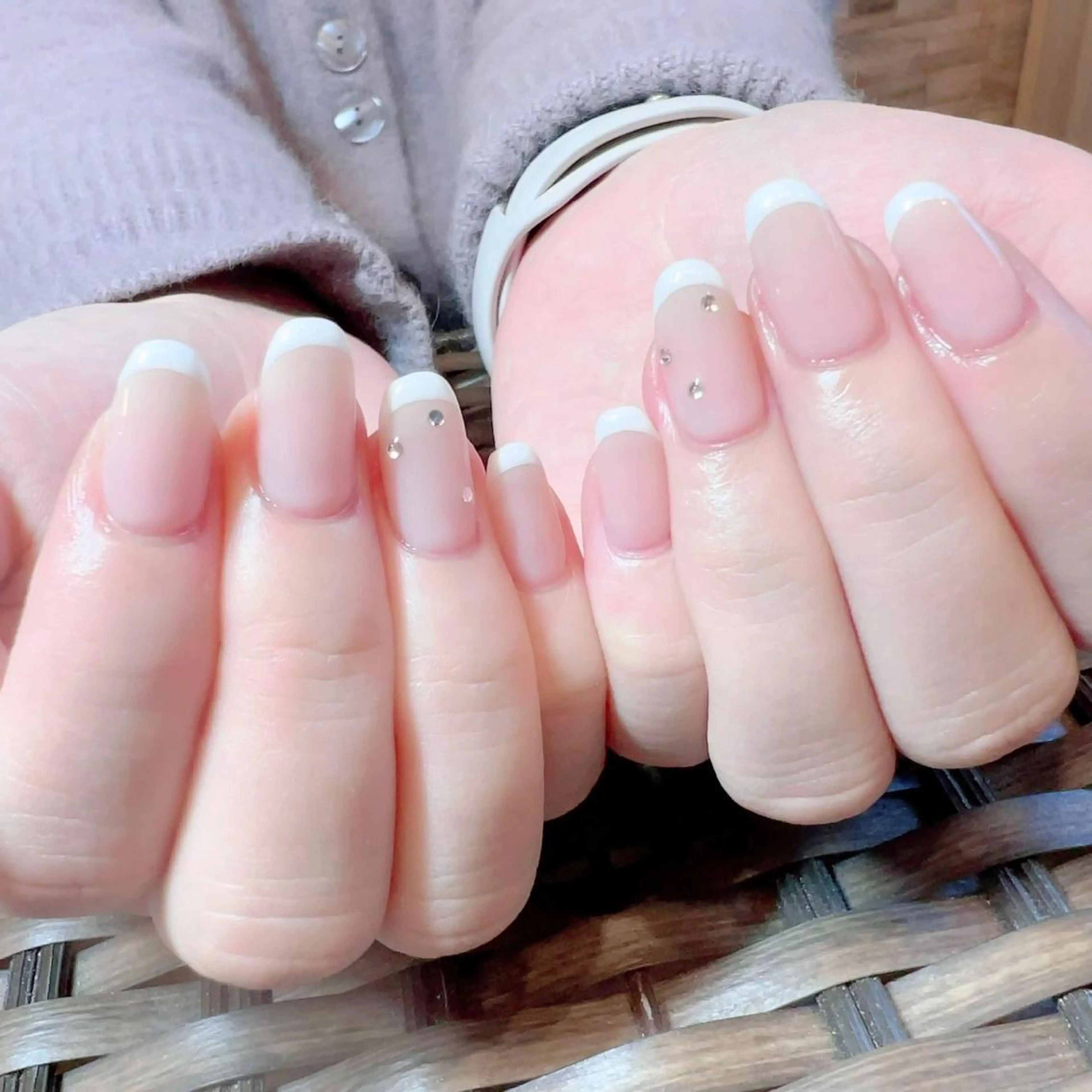 ネイル フレンチネイル ストーンネイル ハンドネイル センター南 eclatのネイルデザイン