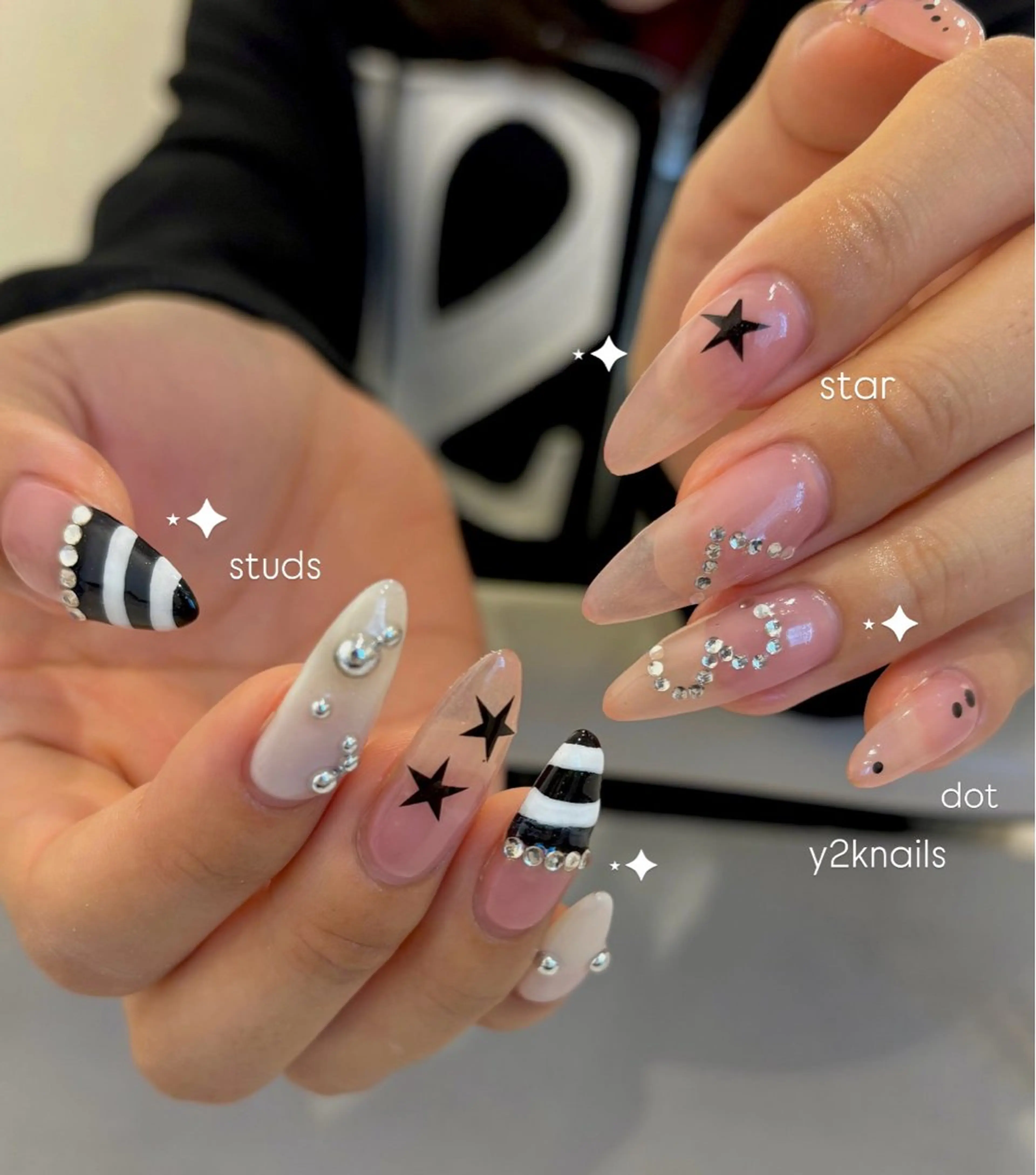 ネイル ボーダー キラキラネイル 韓国ネイル ピンク ストーンネイル ハンドネイル enurk店 🍋 M I K U  *のその他イメージ