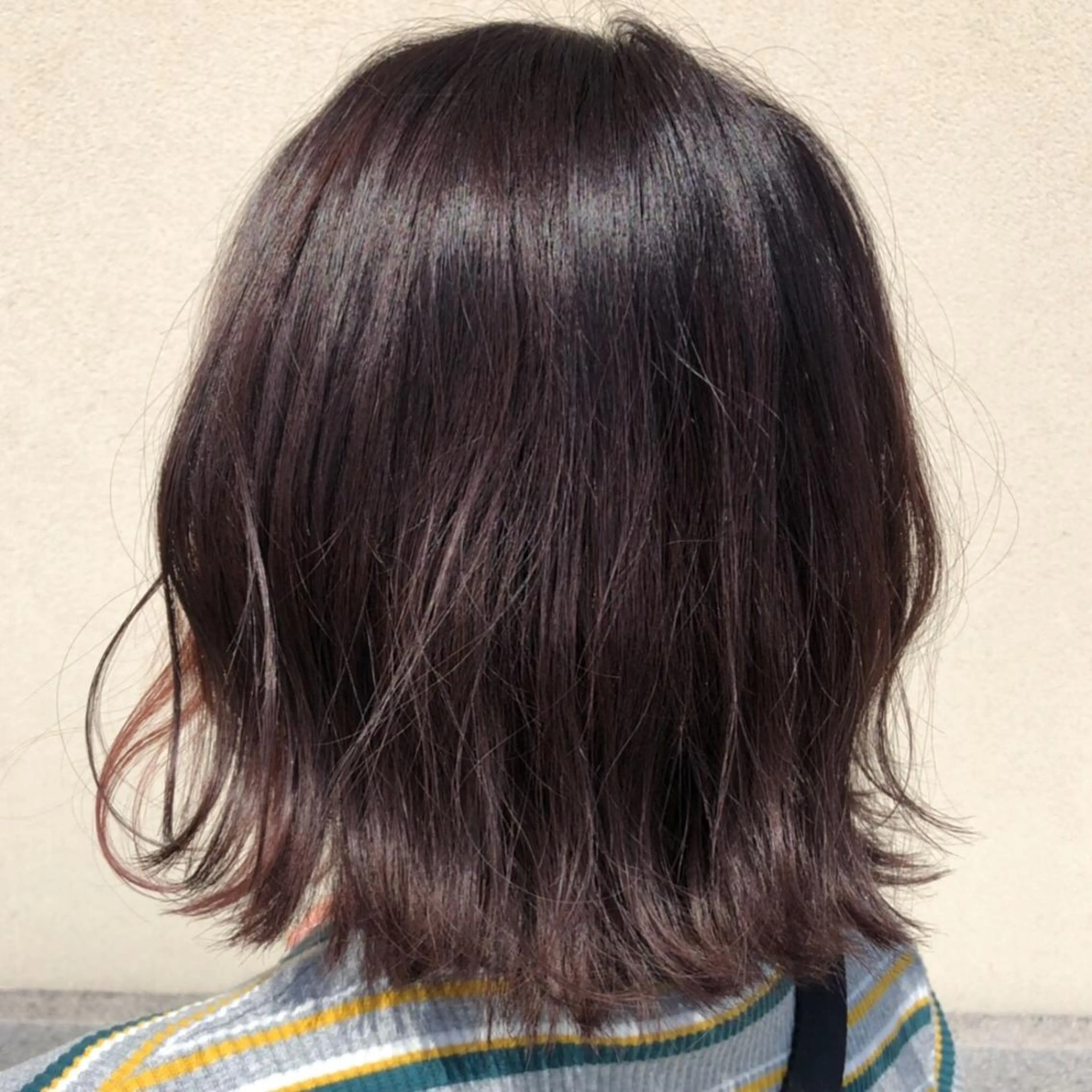 ミディアム パープルカラー 大石 陽菜のヘアスタイル