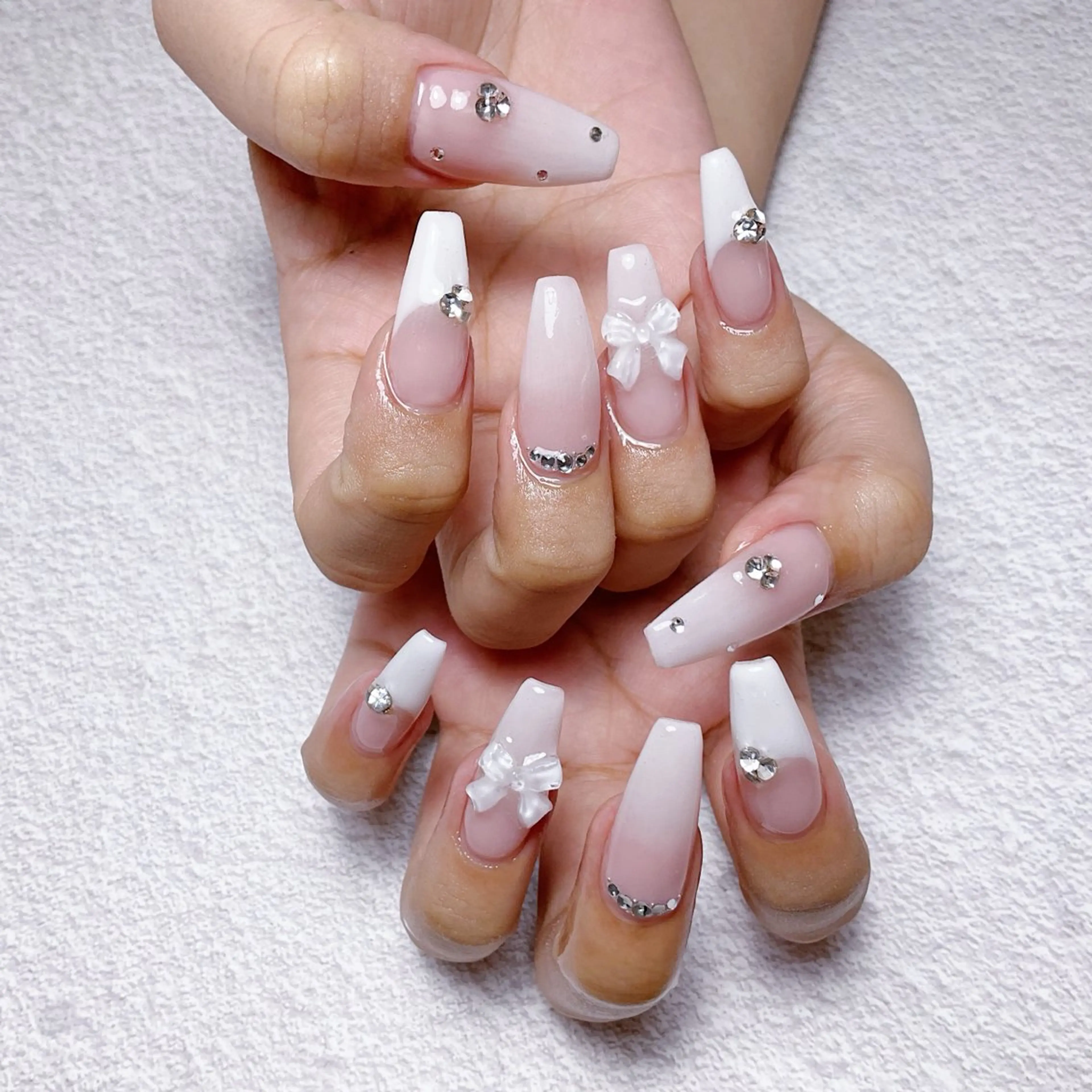 ネイル ハンドネイル 🍭Yun nail hyejin🌸のネイルデザイン