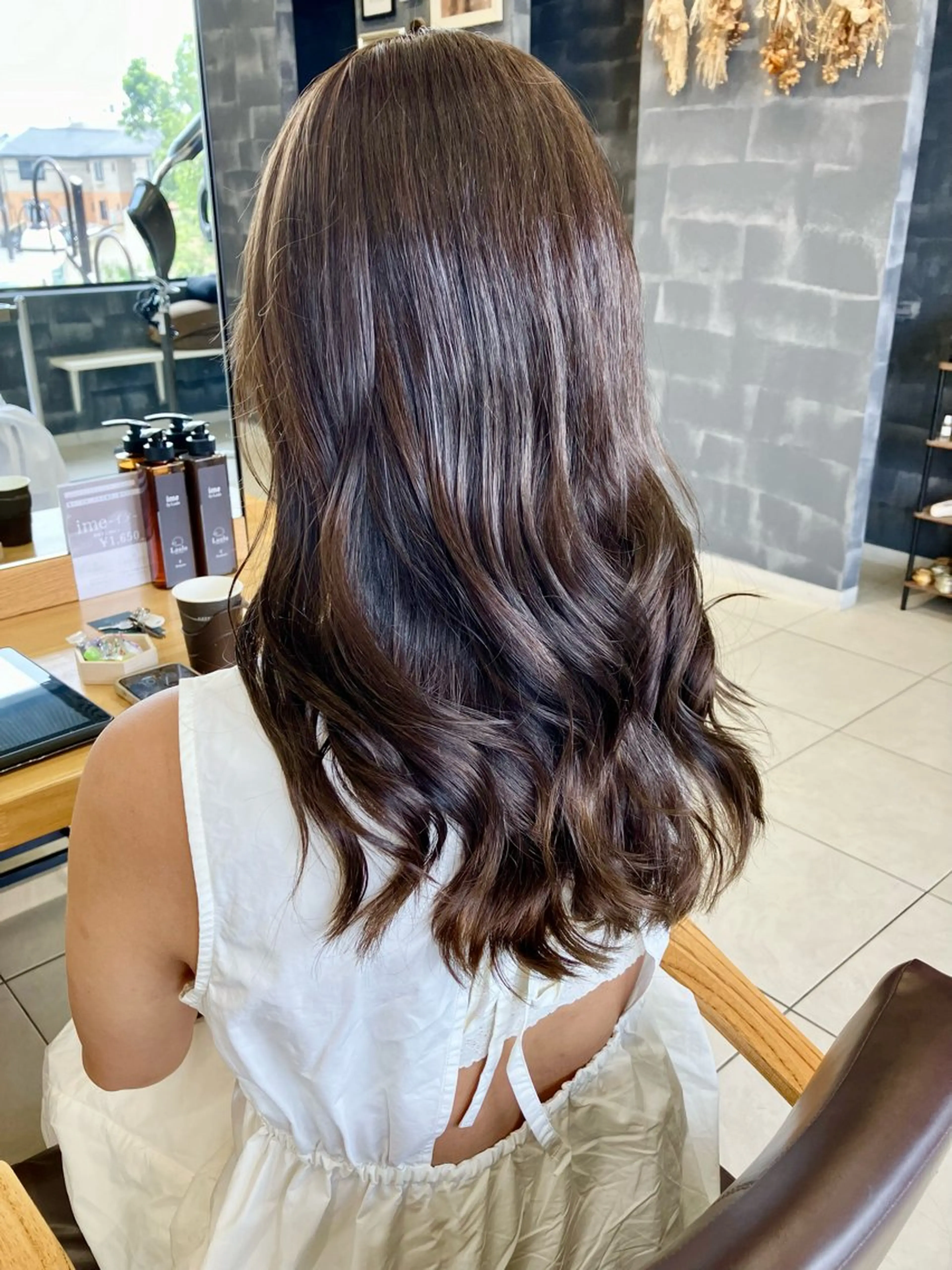 《🌧️潤いトリートメント+カット+カラーメニュー🤍》ツヤのある髪へ！ヘアケア＋ダメージを抑えたカラーメニューです！！の写真