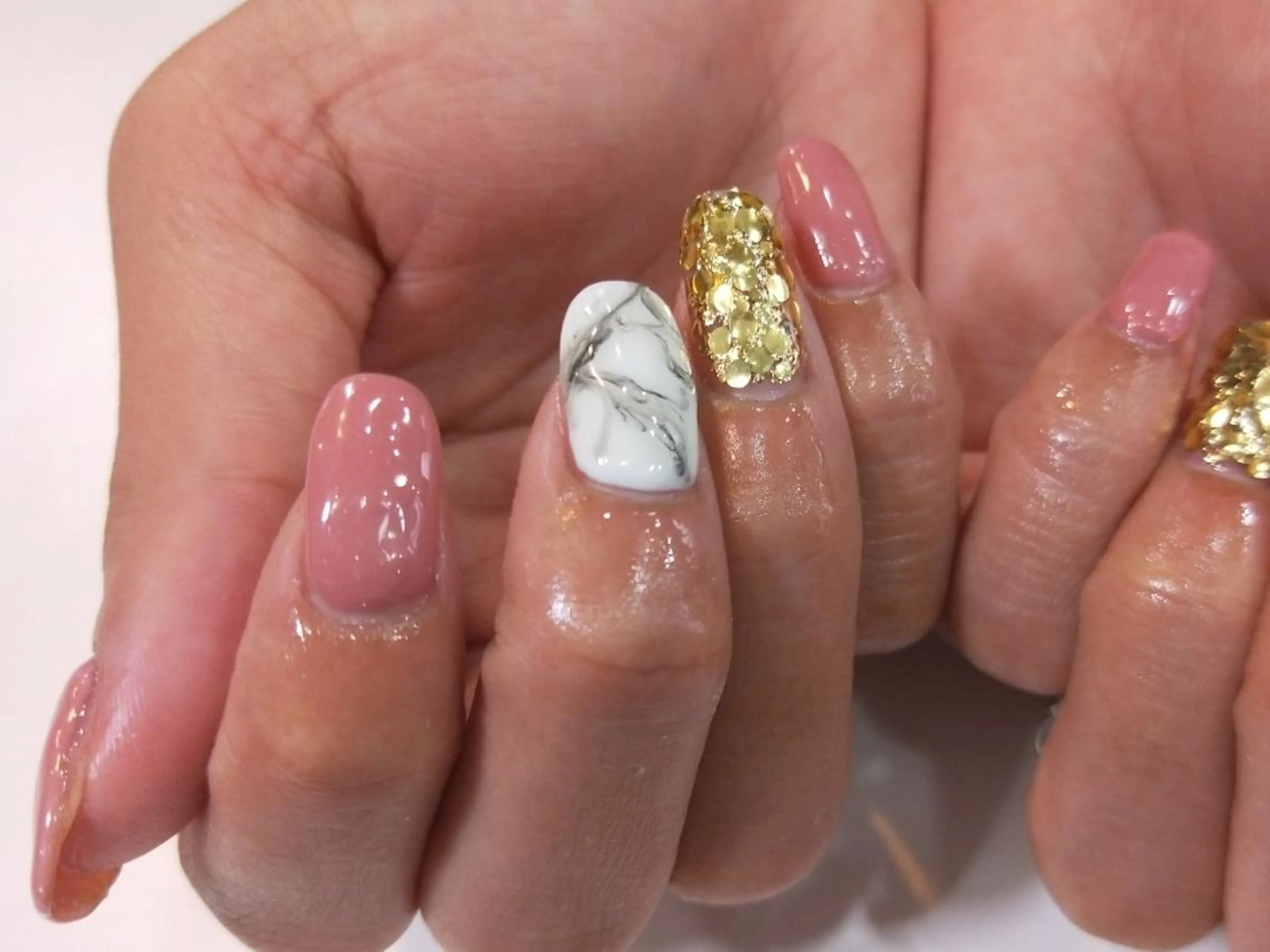 ネイル ハンドネイル ハンドケア はばすみれ🎀ﾈｲﾙ 光ﾌｪｲｼｬﾙ ﾍｱのネイルデザイン