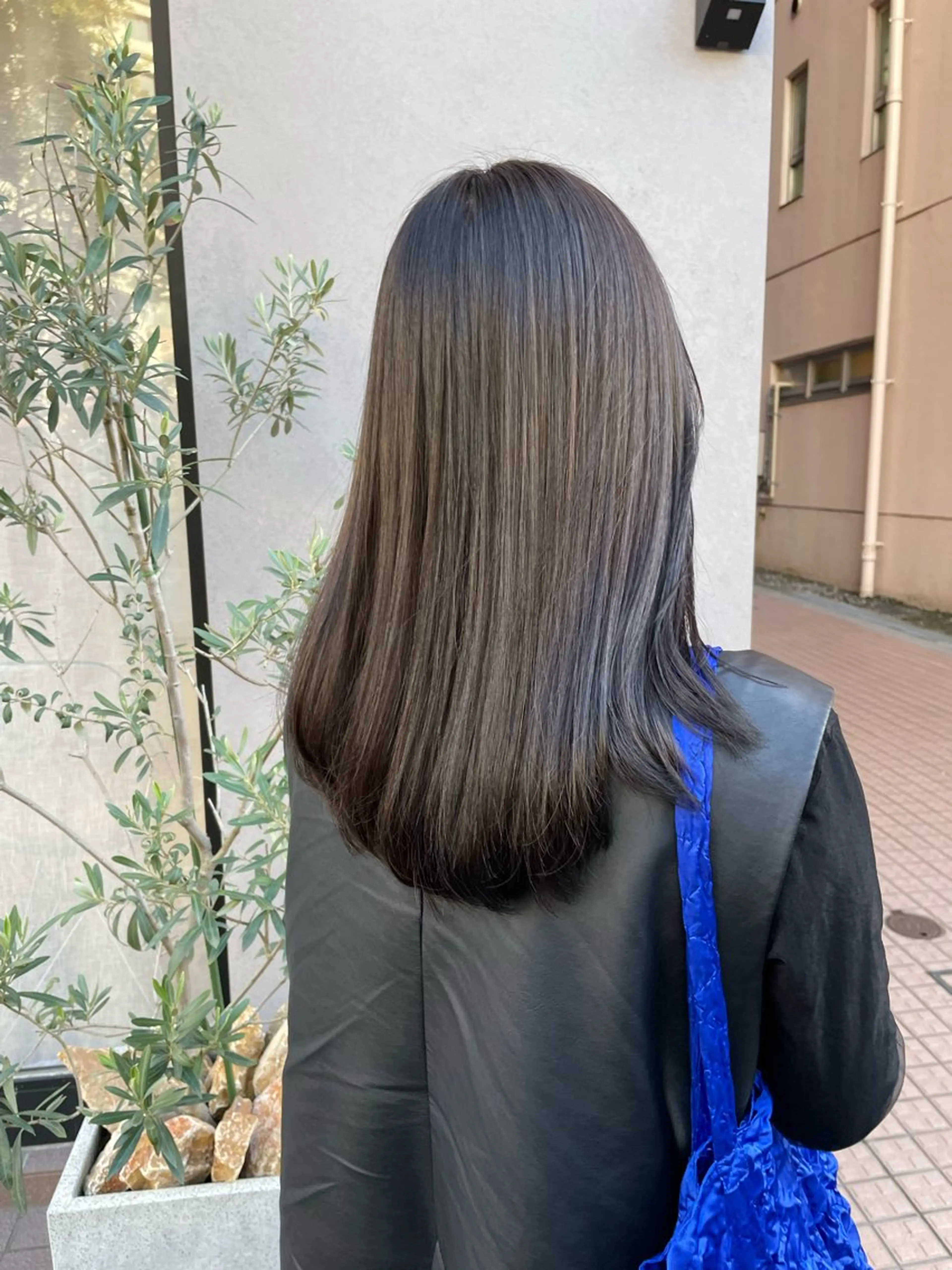 セミロング ayaka ［sou］のヘアスタイル