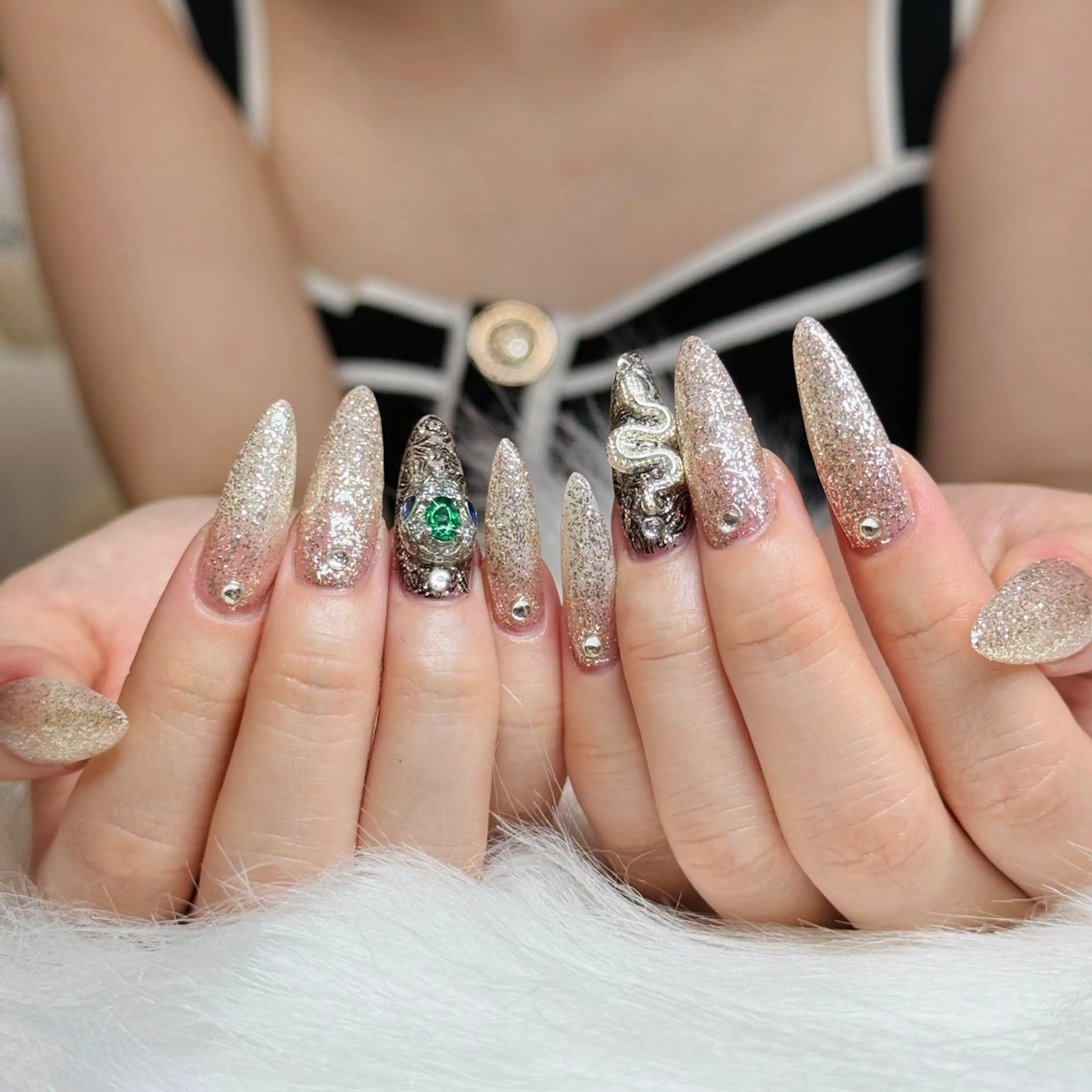 ネイル チークネイル フレンチネイル ラメ(グリッター) マグネットネイル ニュアンスネイル HA NIのネイルデザイン