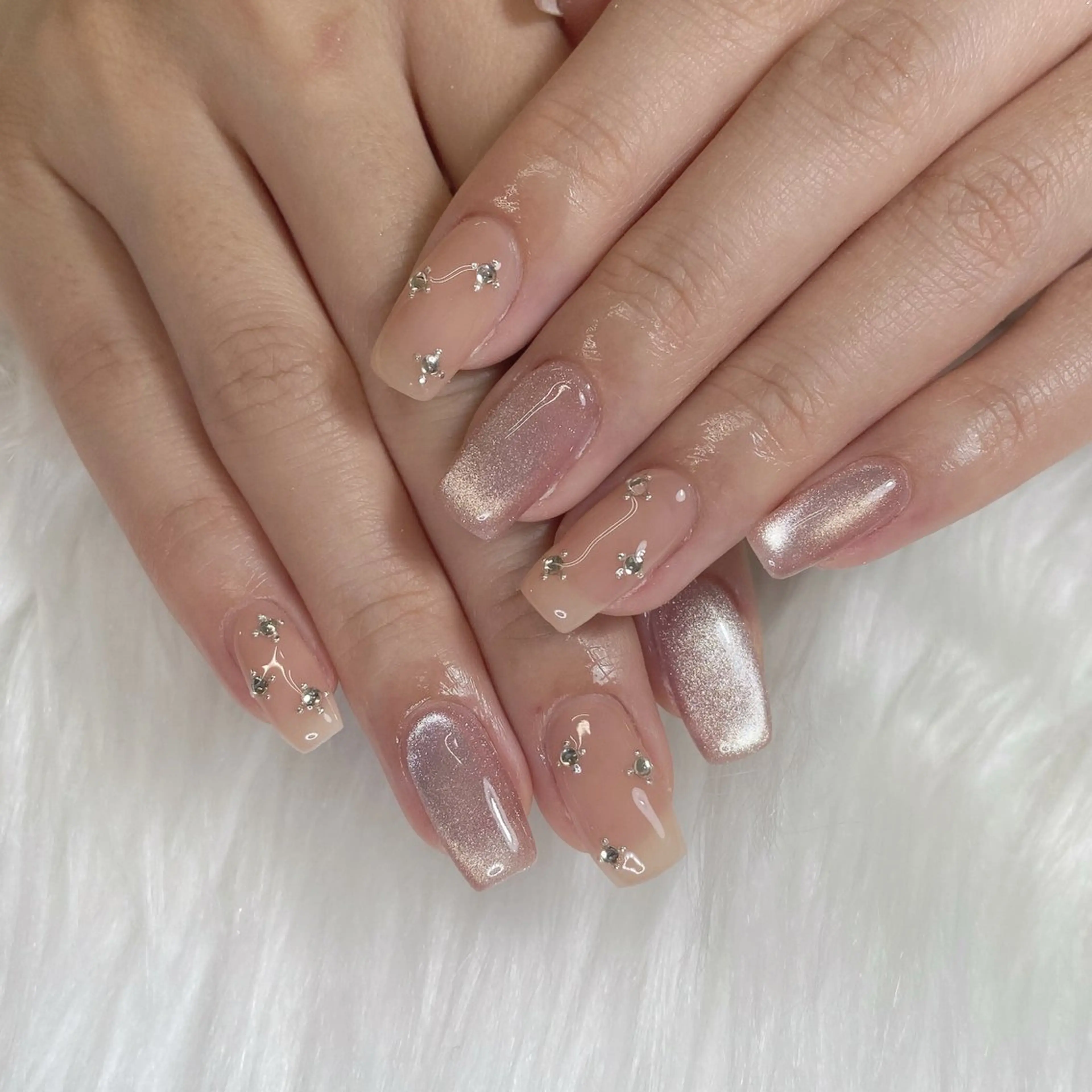 ネイル アートネイル ガーリー キラキラネイル 韓国ネイル ラメ(グリッター) ハンドネイル Kanako 💫のネイルデザイン