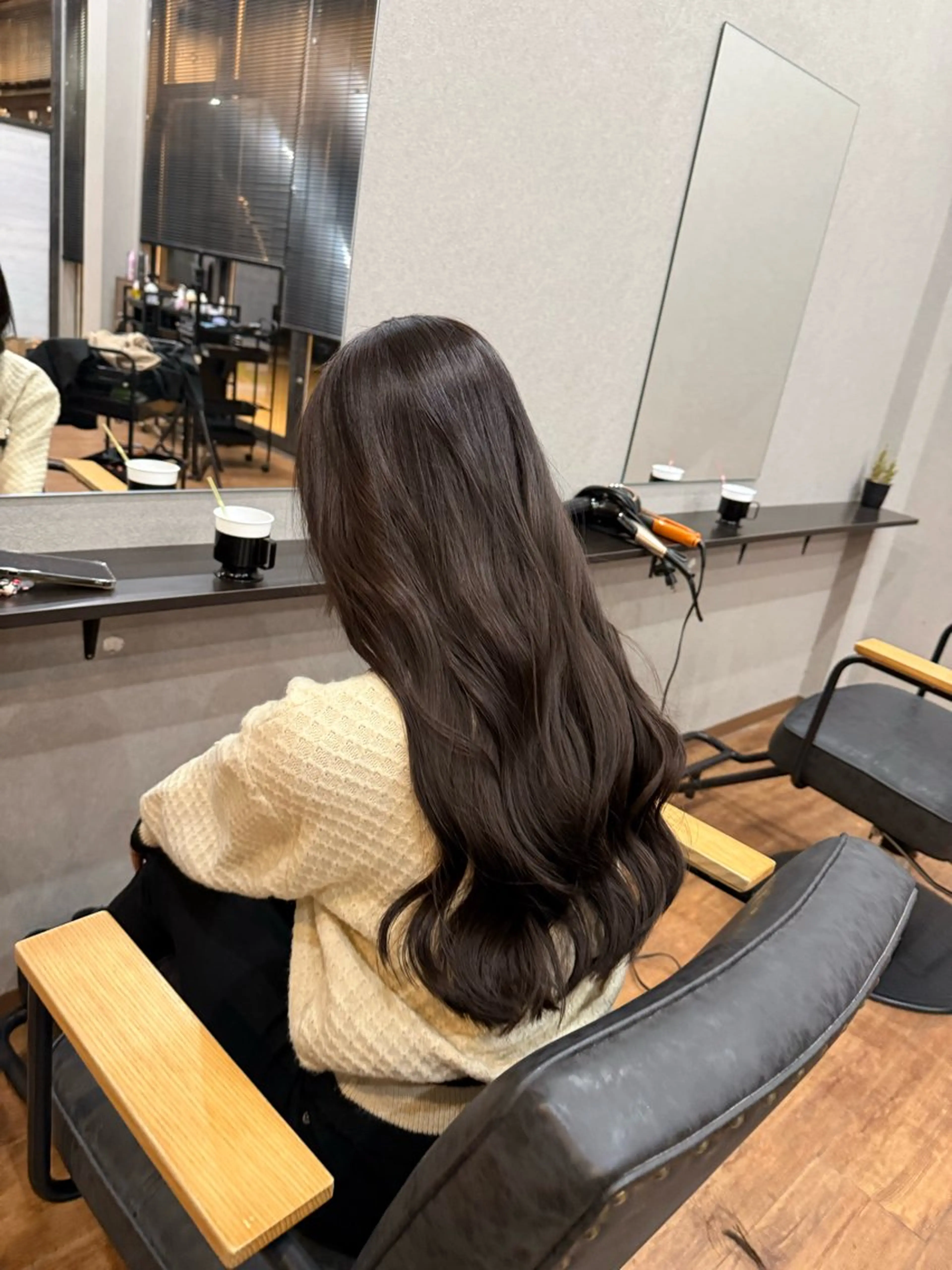 ロング カラー グレージュ ヘアカラー トリートメント 鵜飼 真伍のヘアスタイル