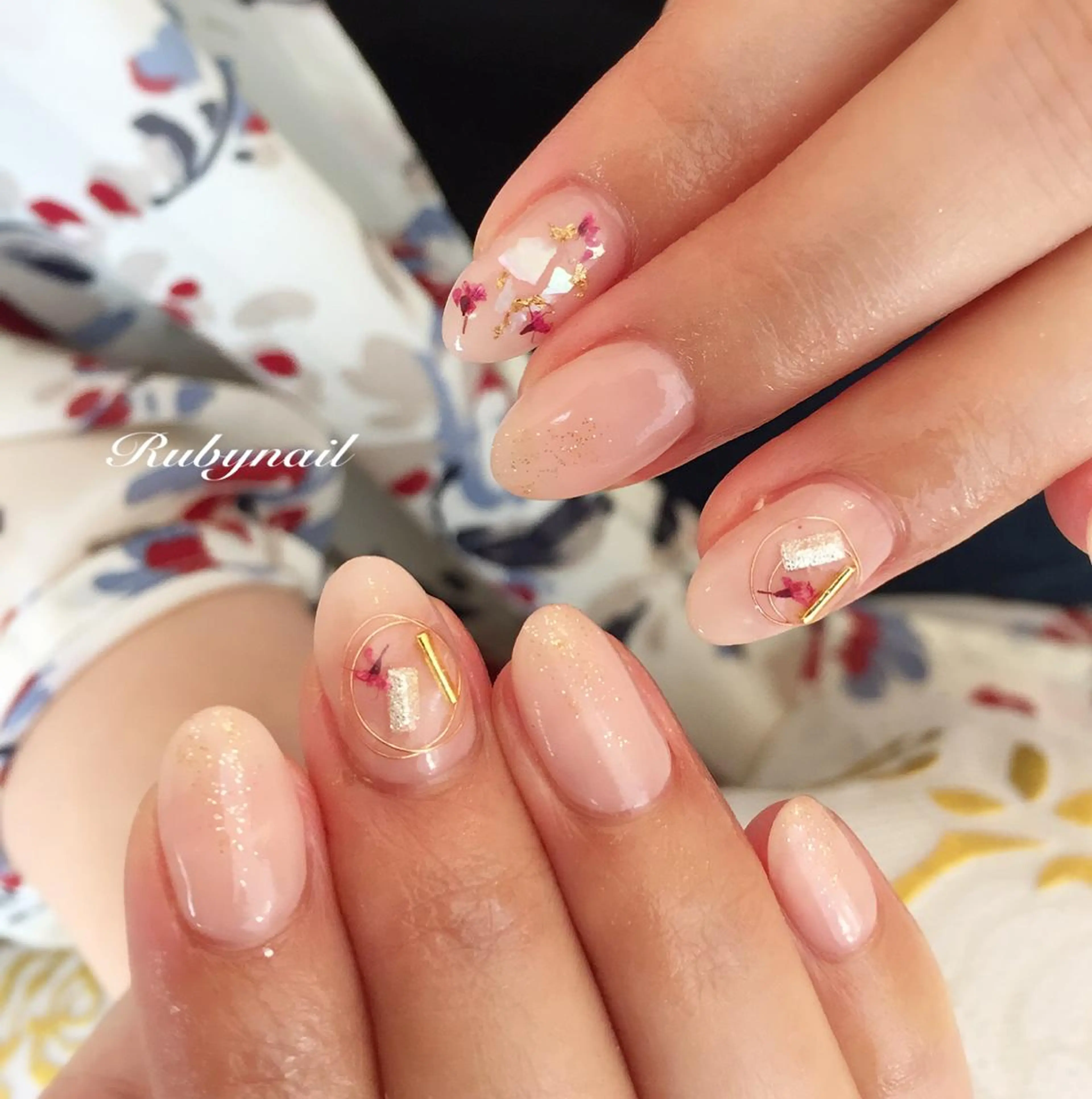 ネイル ストーンネイル プライベートサロン Rubynailのネイルデザイン