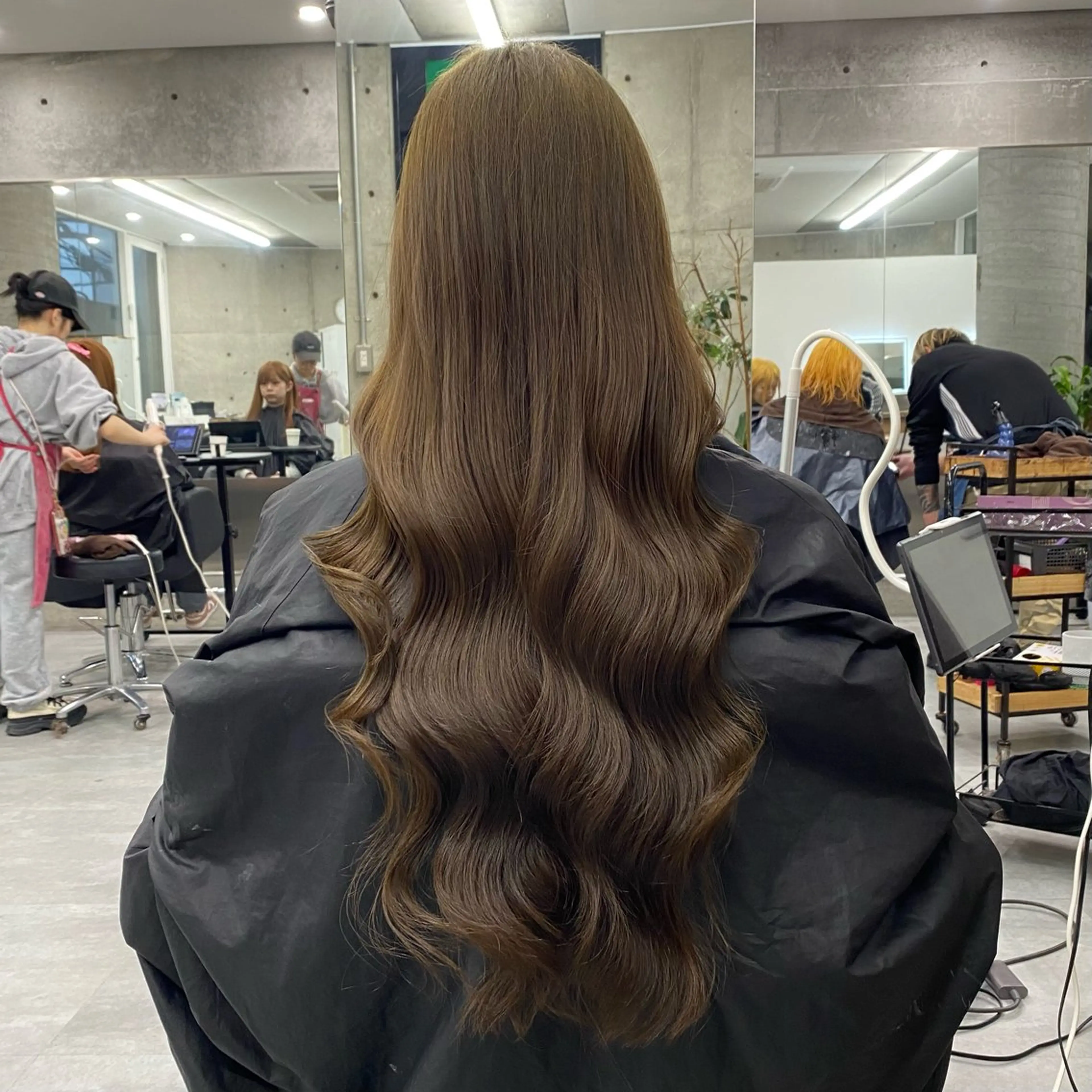 ロング カラー Runa/大人 かわいいハイトーンのヘアスタイル